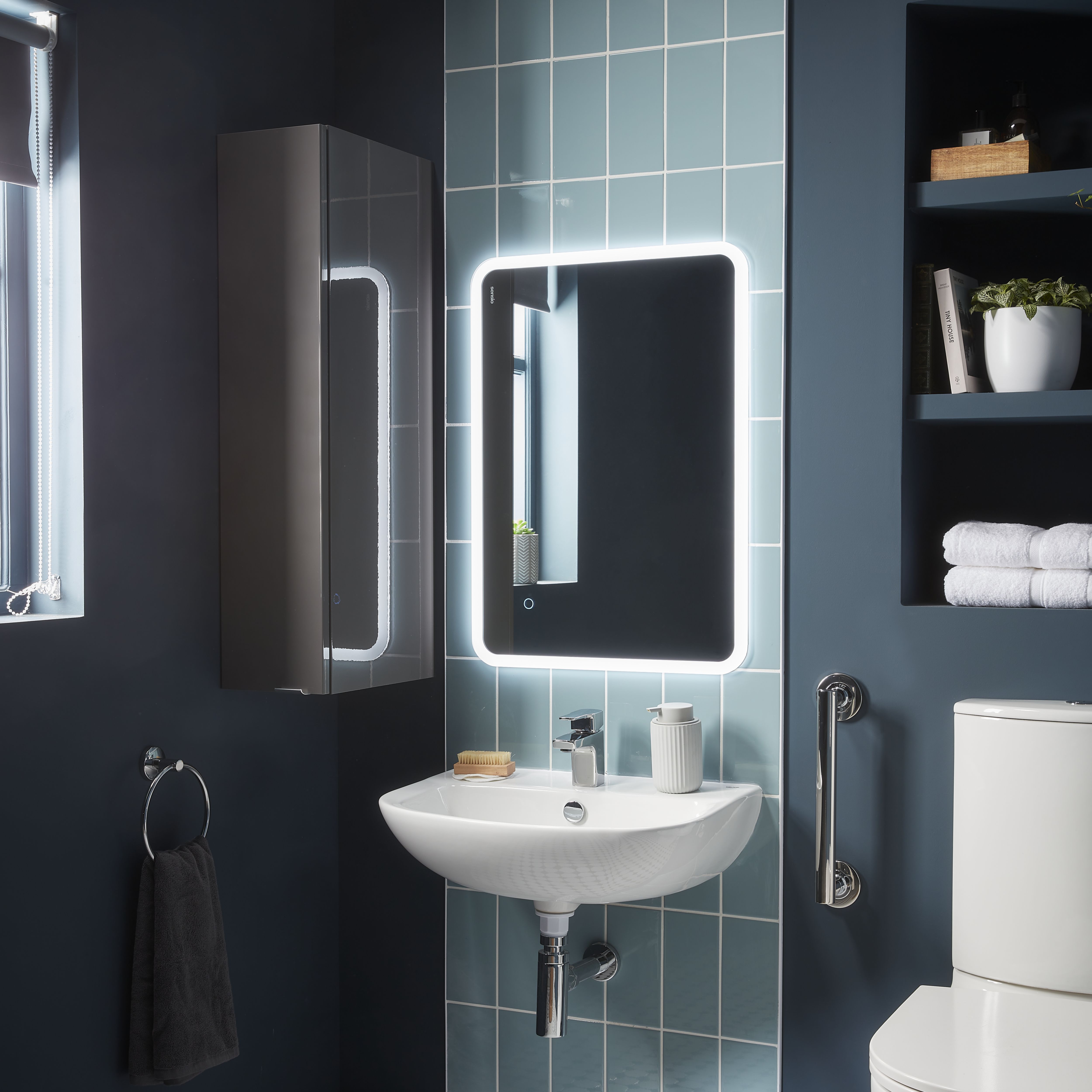 GoodHome Cavally White Rimless Comfort height Close-coupled Toilet set with Soft close seat