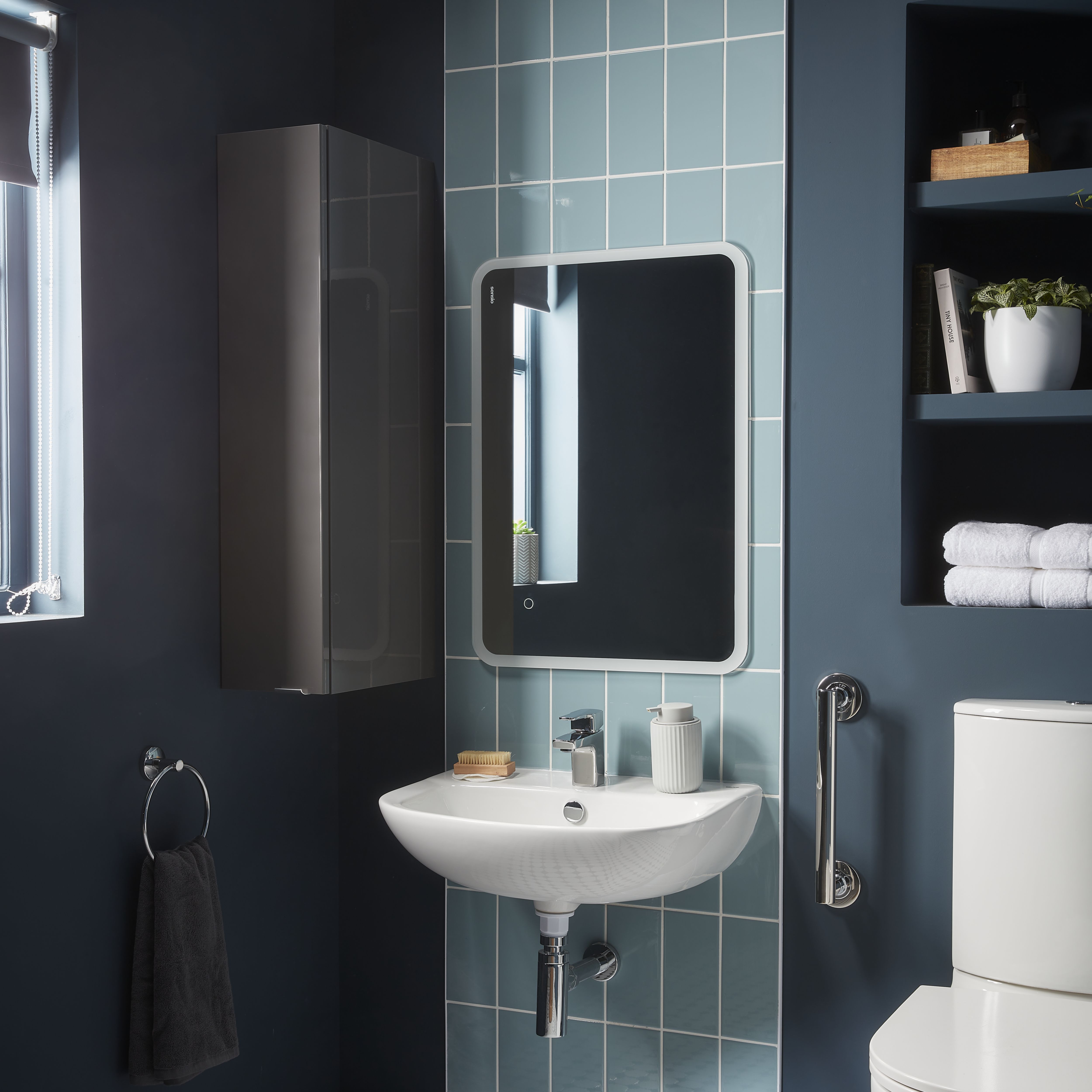 GoodHome Cavally White Rimless Comfort height Close-coupled Toilet set with Soft close seat