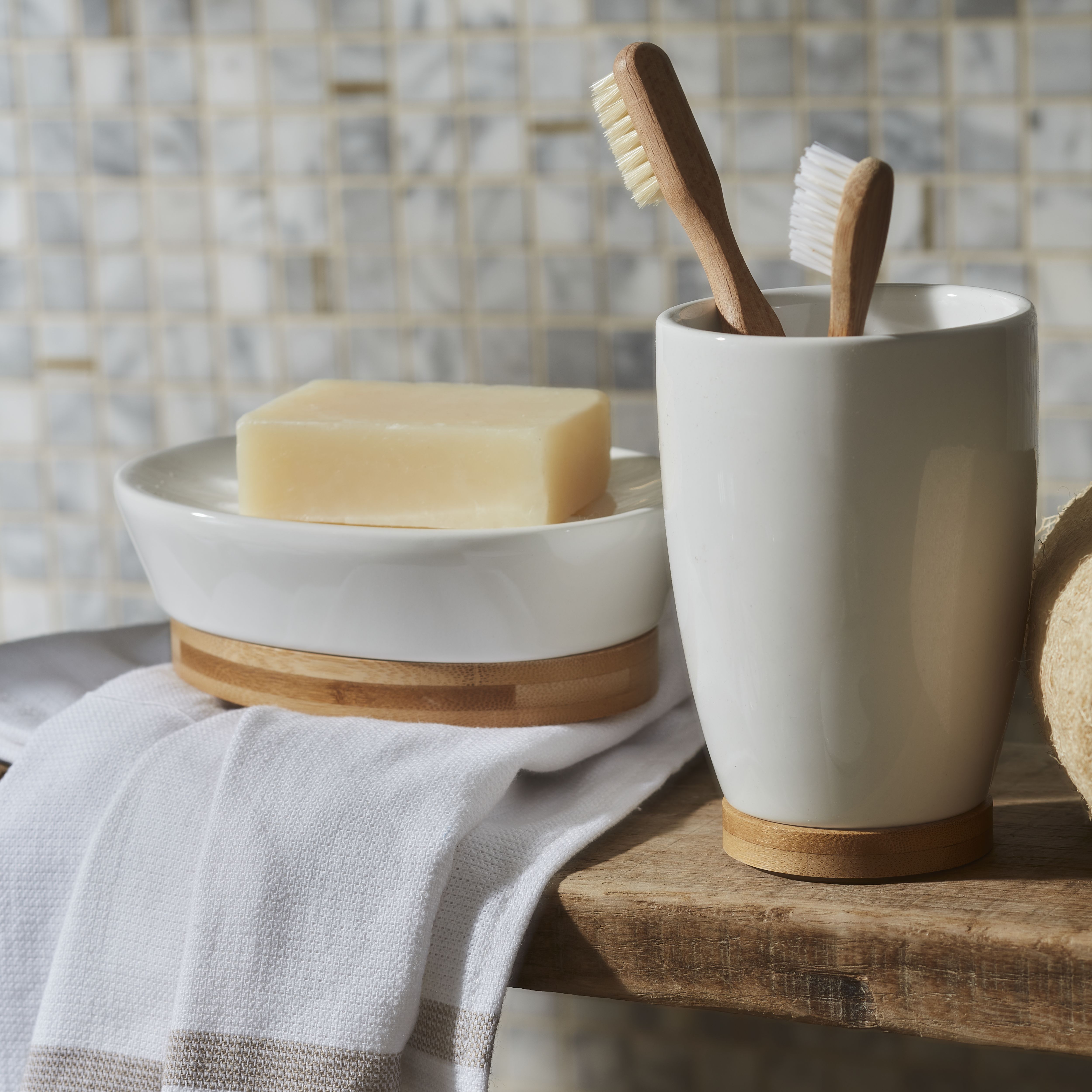 GoodHome Cervia Gloss White Bamboo & ceramic Tumbler