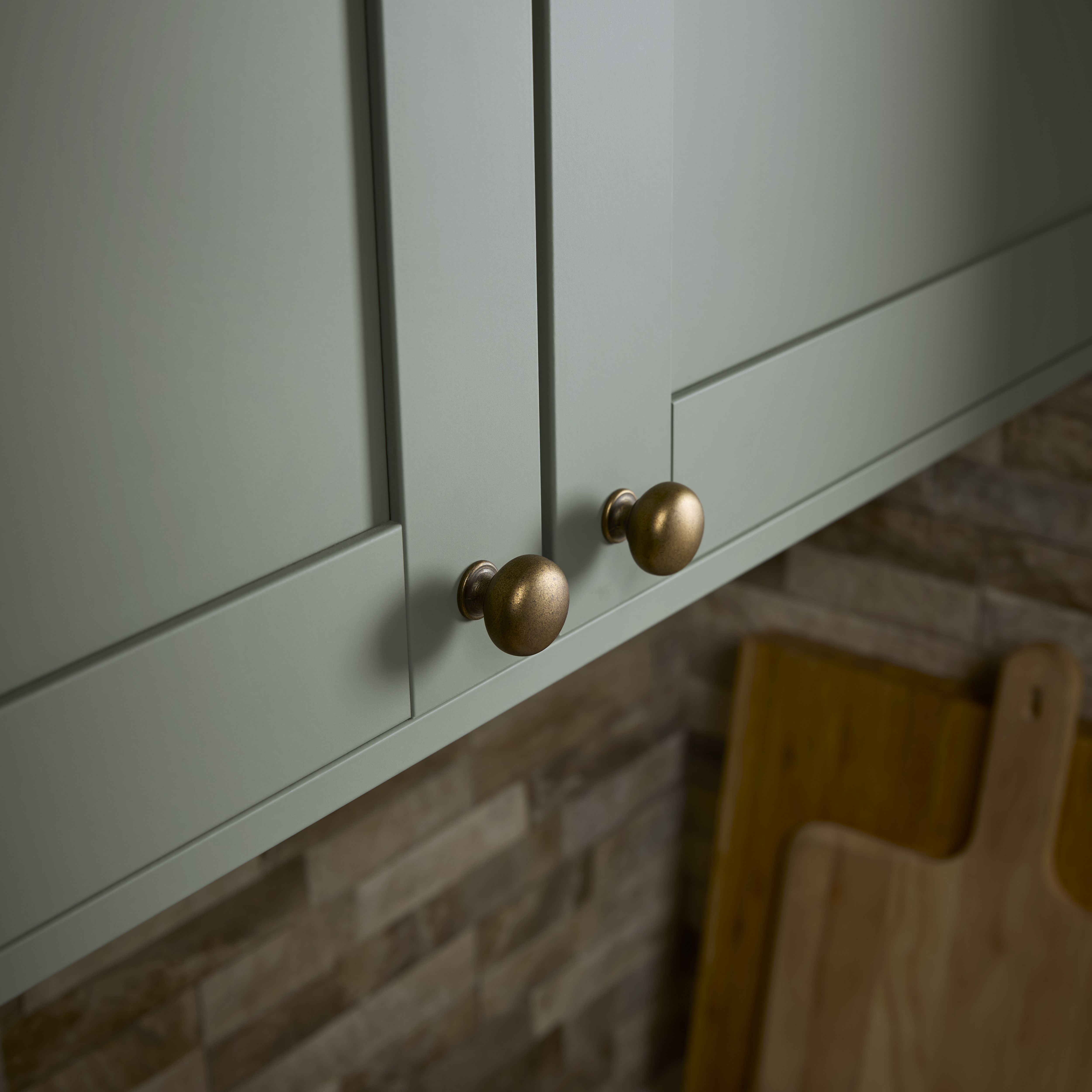 GoodHome Chervil Antique brass effect Kitchen cabinets Round Pull handle, (L)32mm x (D)30.5mm, Pack of 2