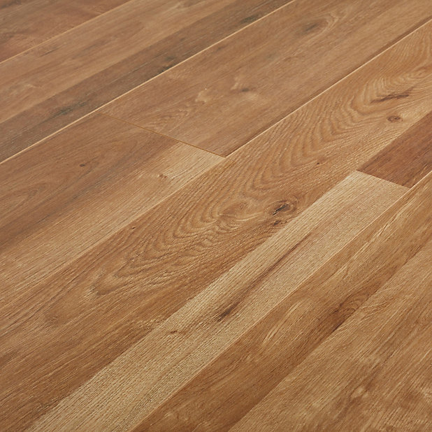 Goodhome Dawlish Natural Oak Effect, 8mm Laminate Flooring B Quantity