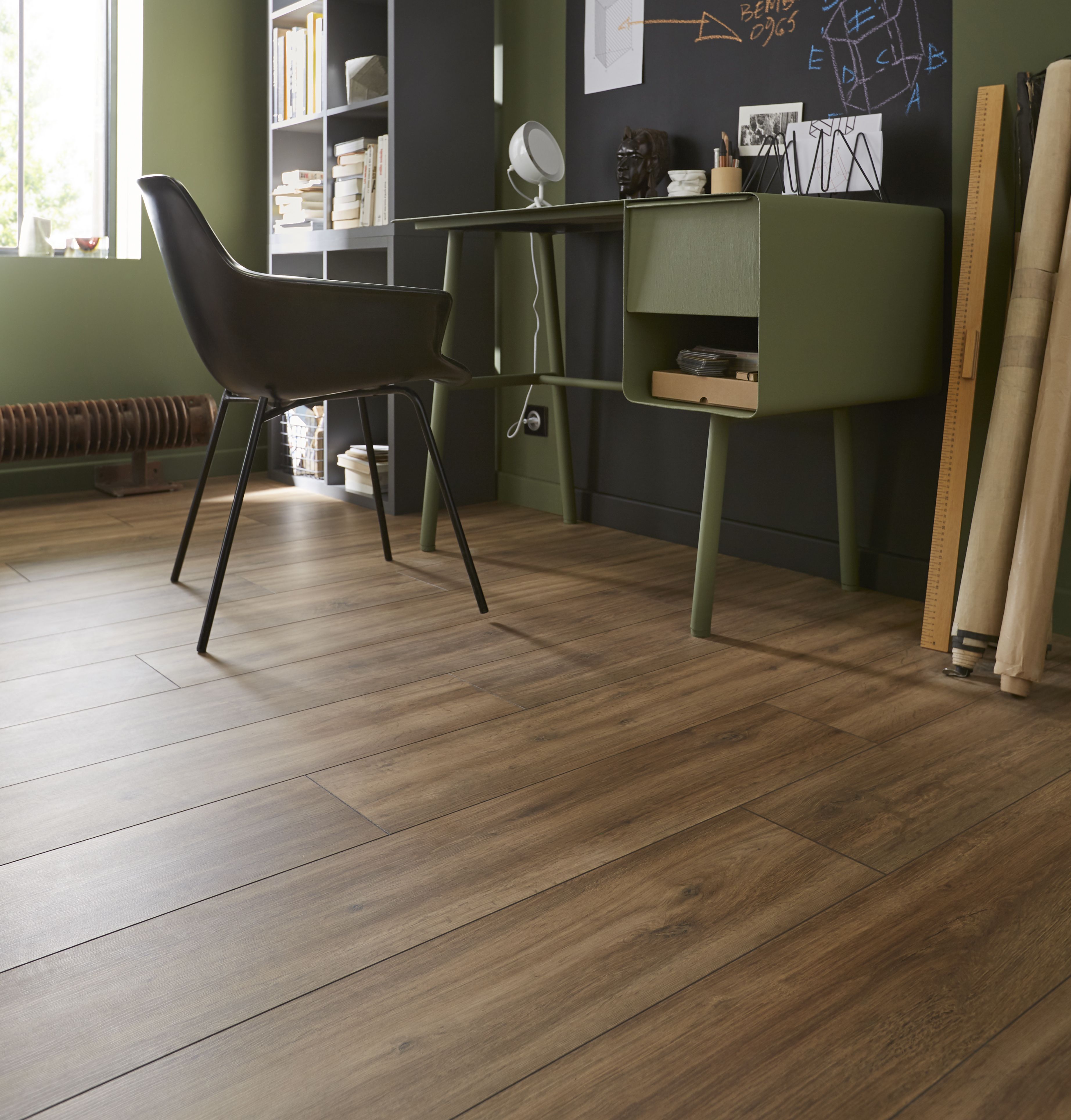 Devonport Wood planks Oak effect Structured Laminate Flooring 1.996m²