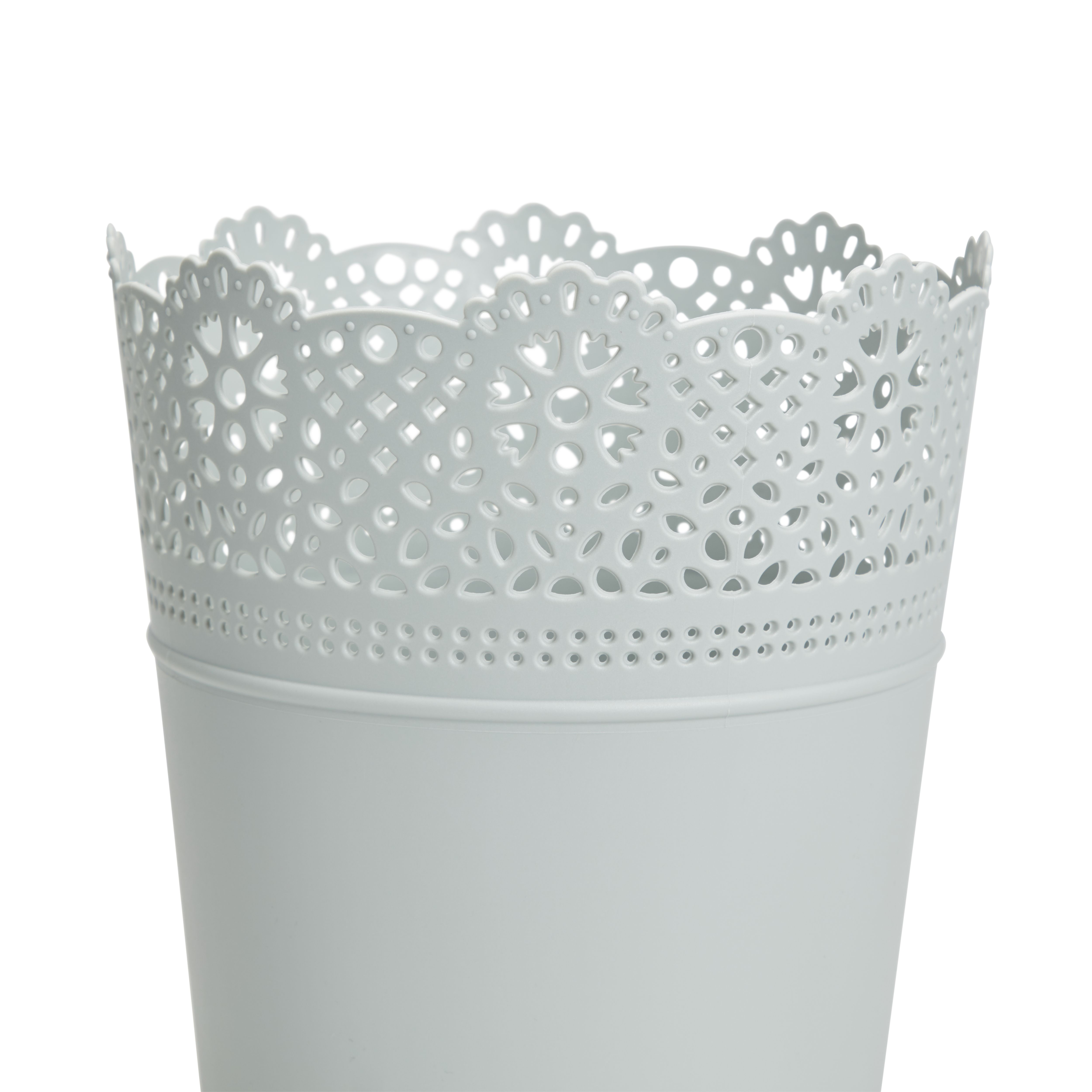 GoodHome Duck egg Plastic Lace Circular Plant pot (Dia)18cm