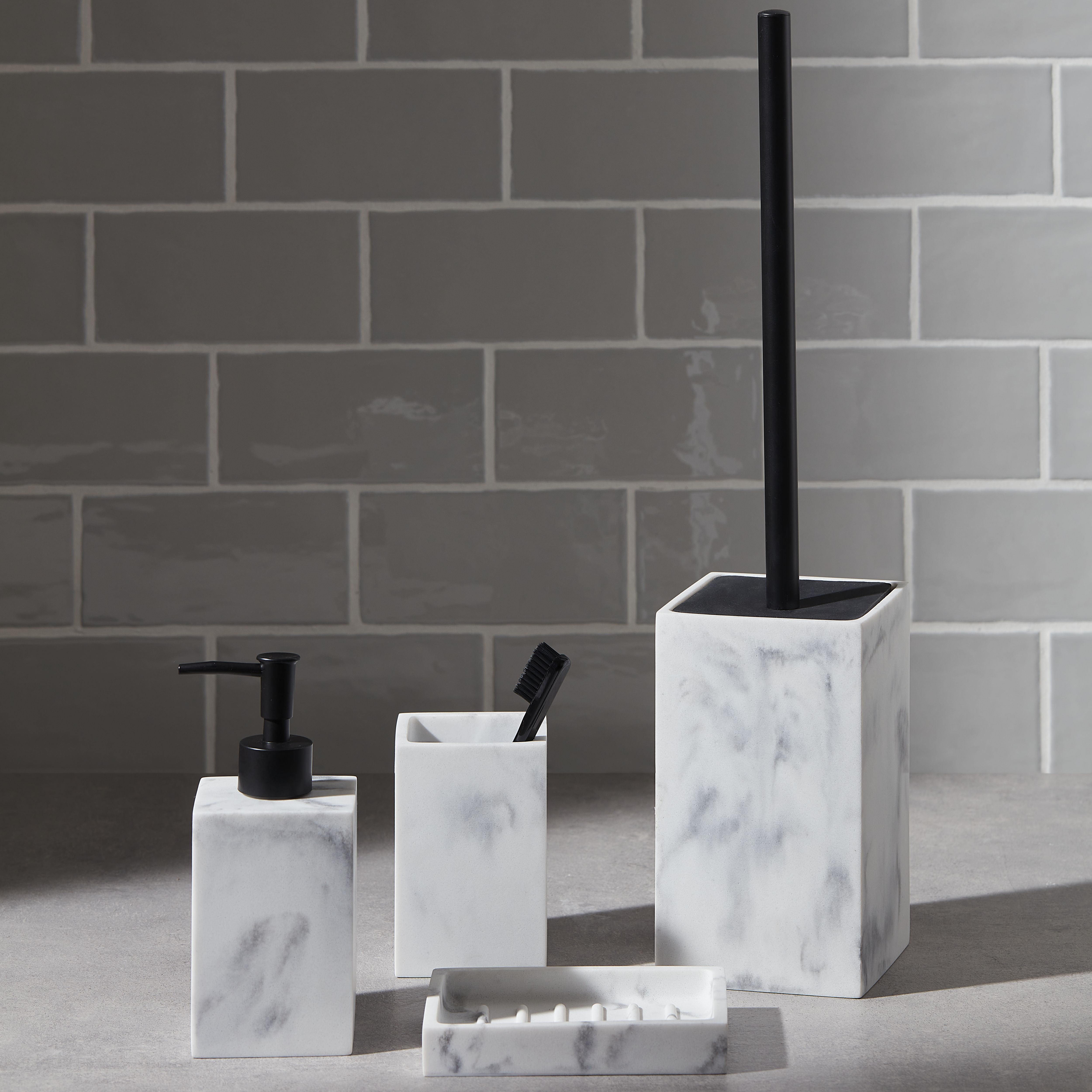 GoodHome Elland Matt Marble effect Polyresin Soap dish
