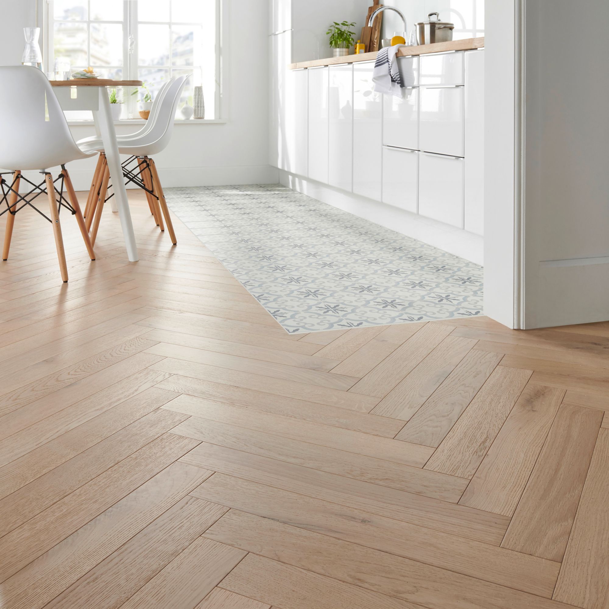 Goodhome Eslov Natural Oak Real Wood Top Layer Flooring 1 94m Pack Diy At B Q