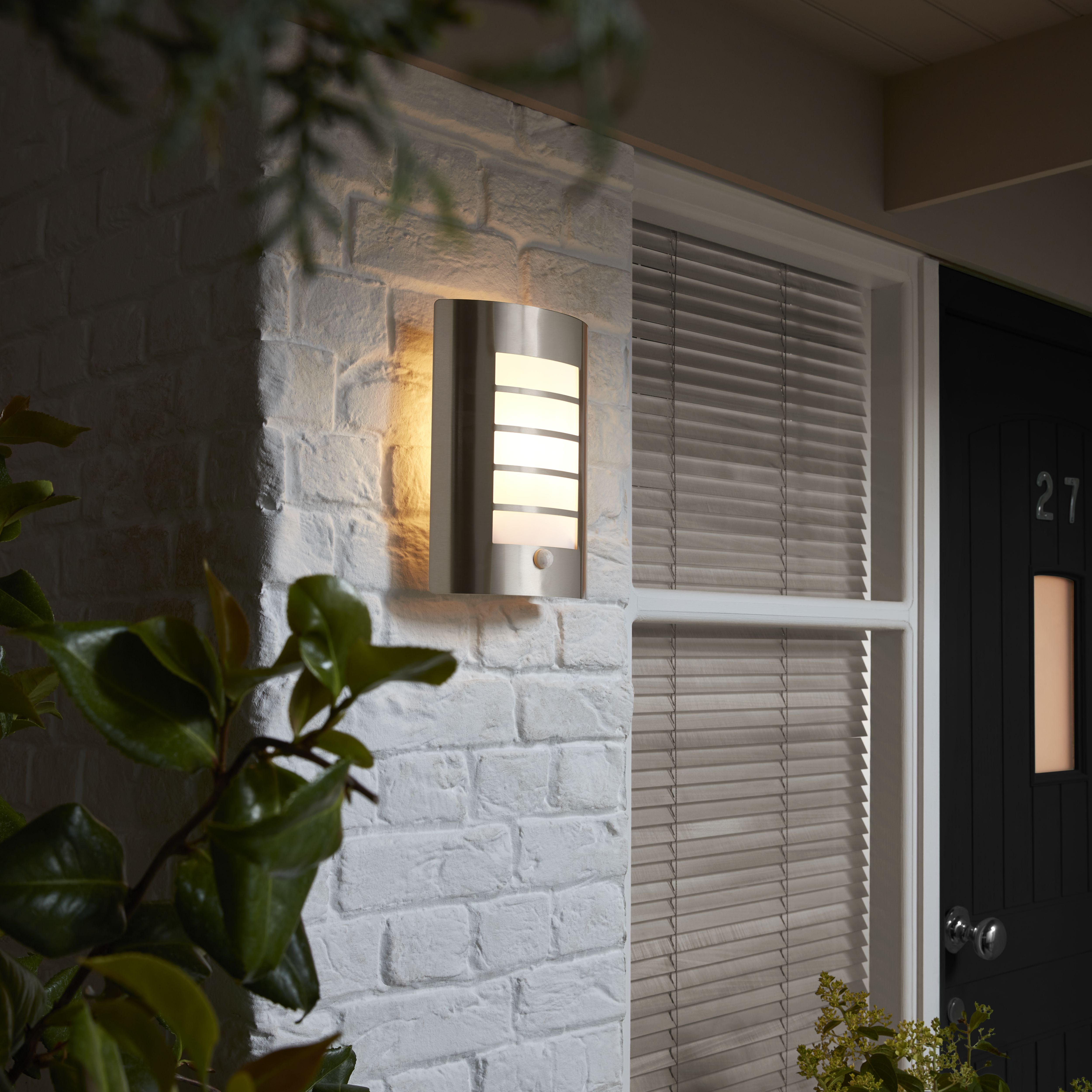 GoodHome Fixed Matt Silver PIR Motion sensor Outdoor Wall light 40W
