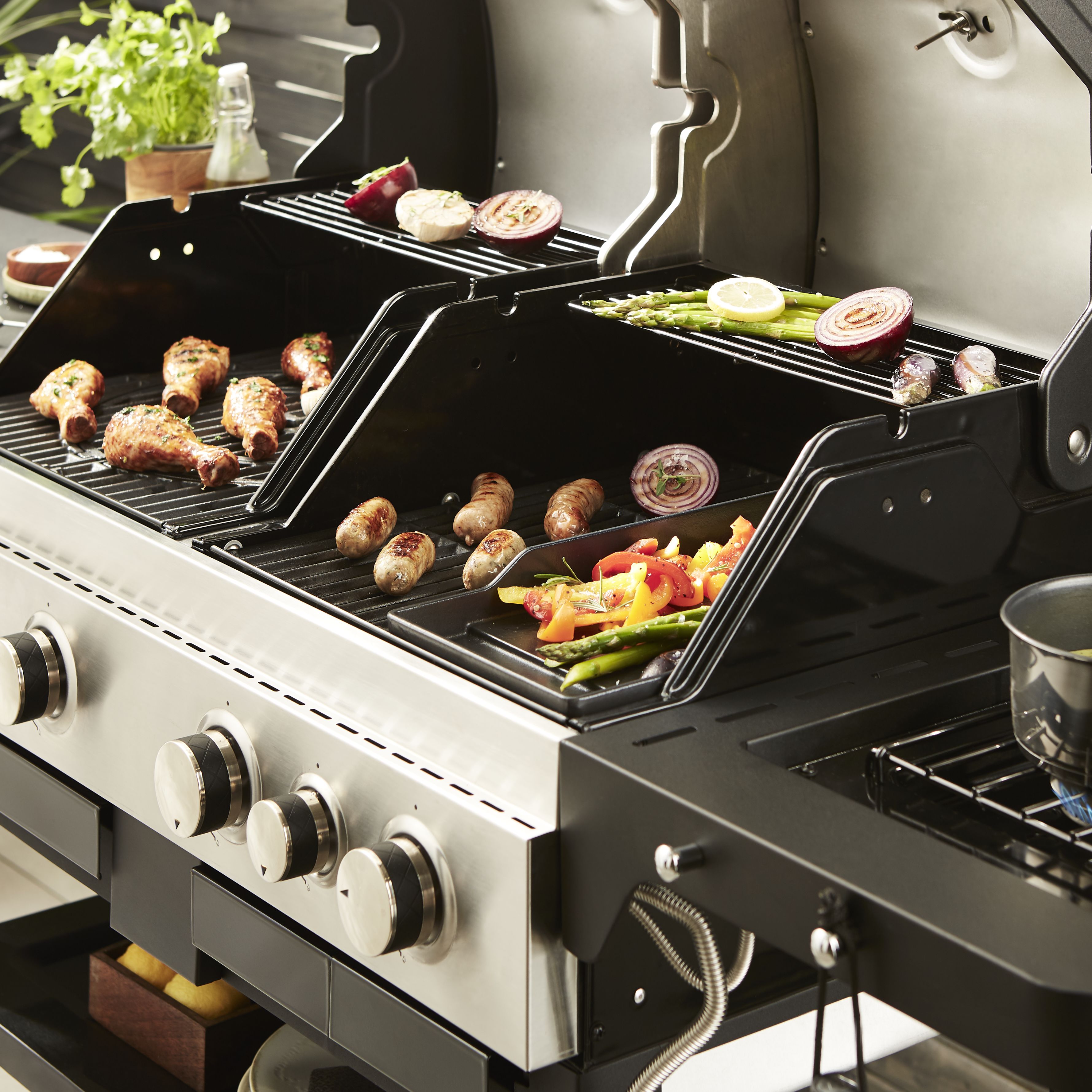 GoodHome Freestone 4.1 Black 4 burner Gas BBQ