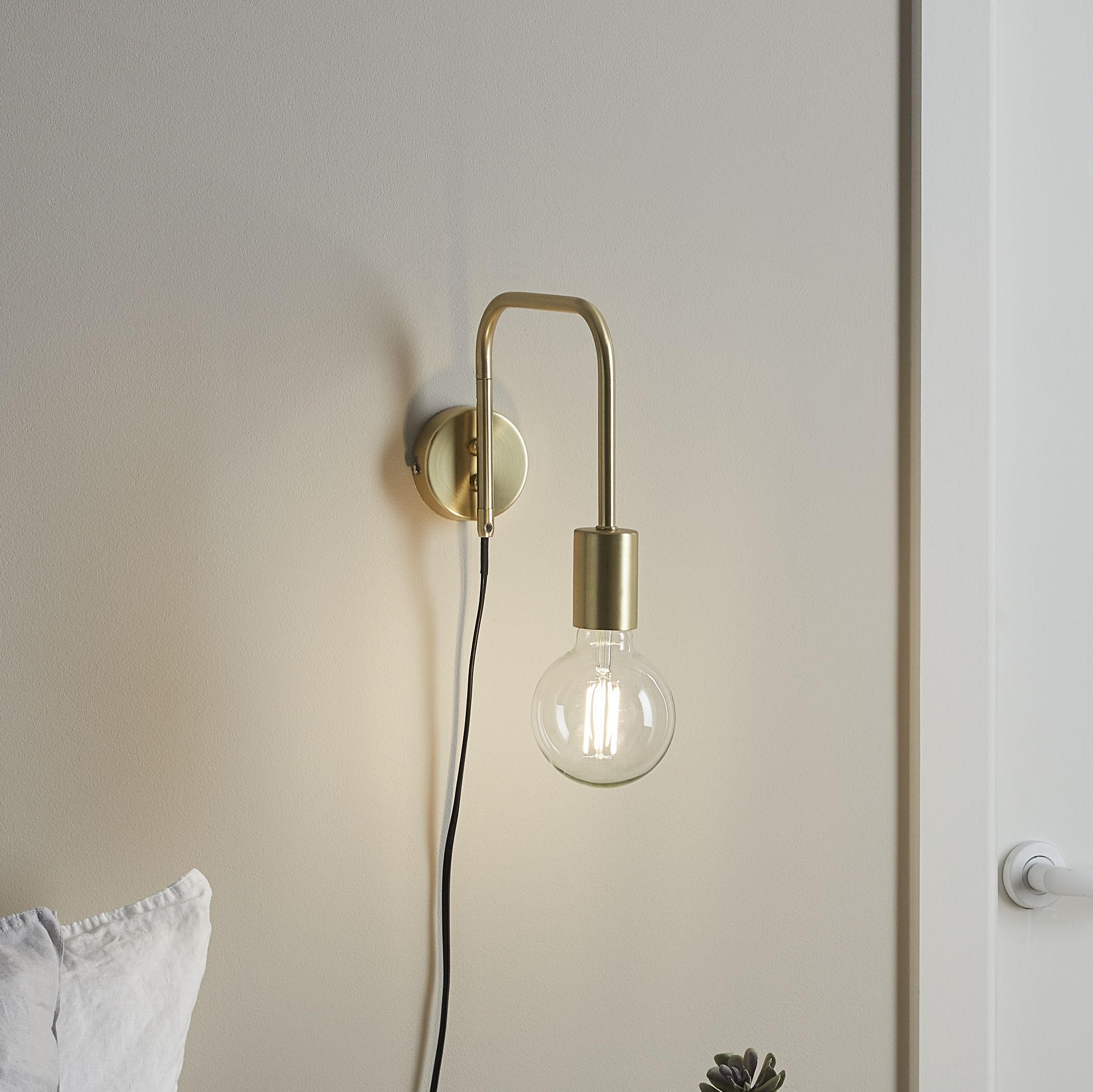 GoodHome Ghlin Industrial Gold effect Plug-in Wall light