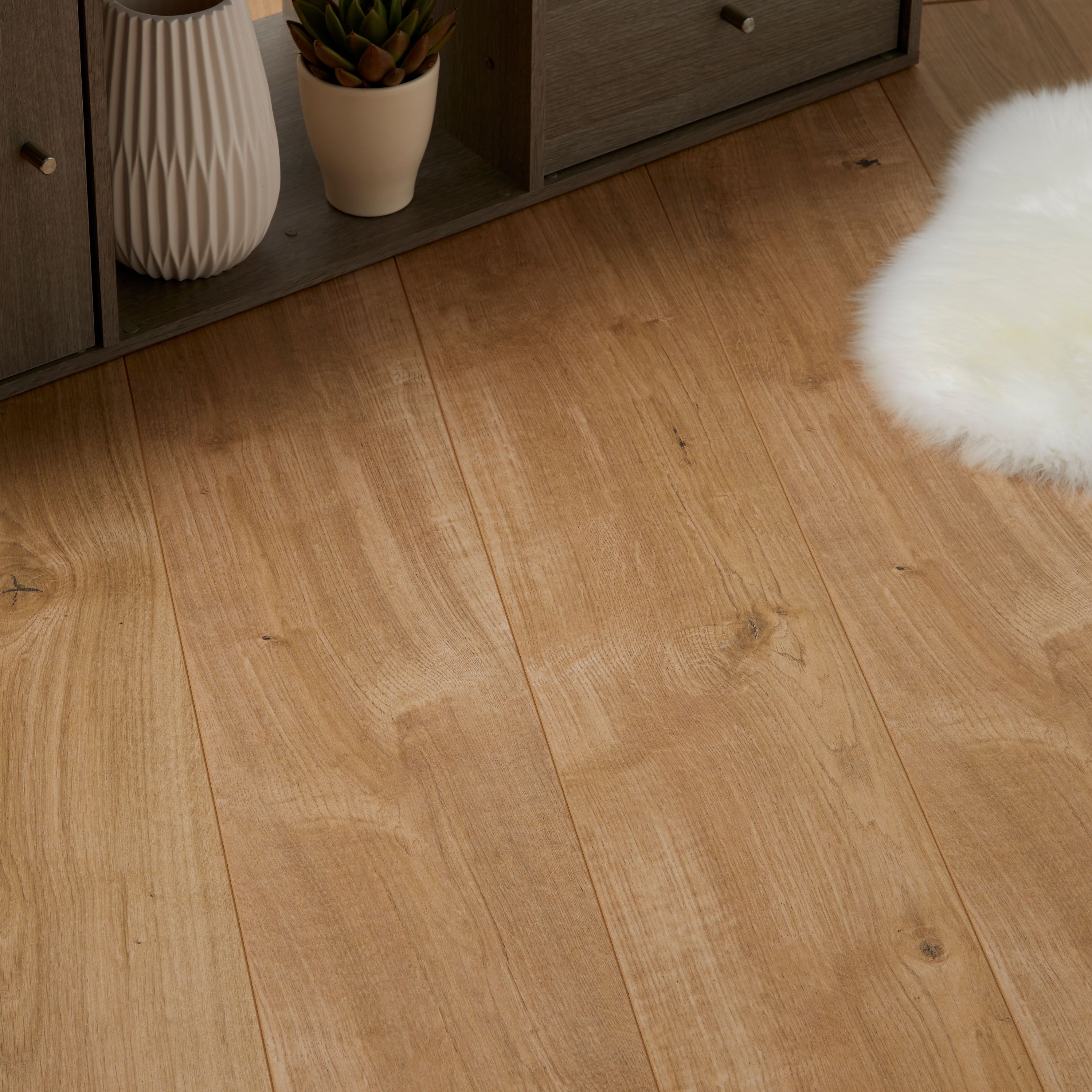 GoodHome Gladstone Oak effect Laminate Flooring, 1.996m² DIY at B&Q