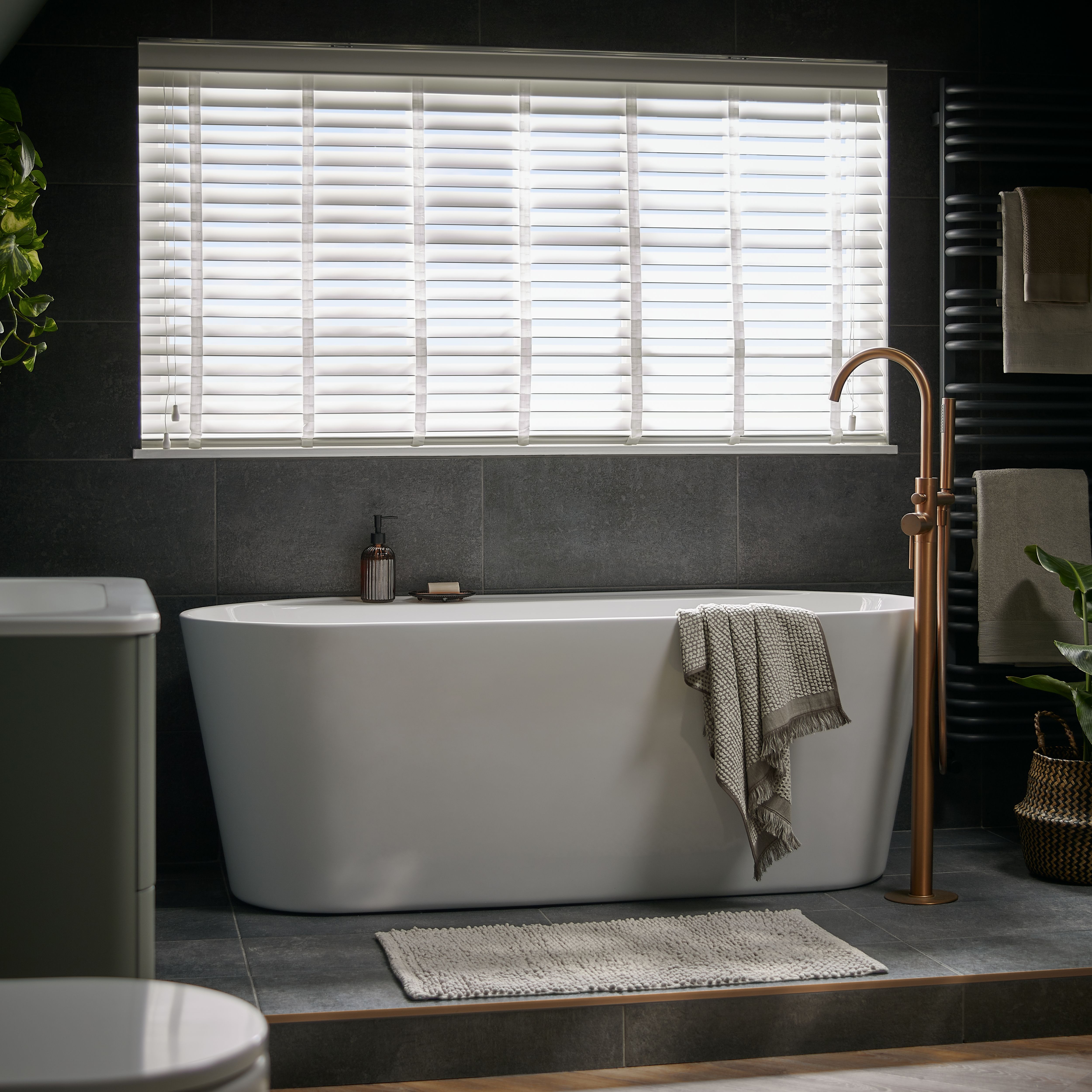 B&q bathtub online