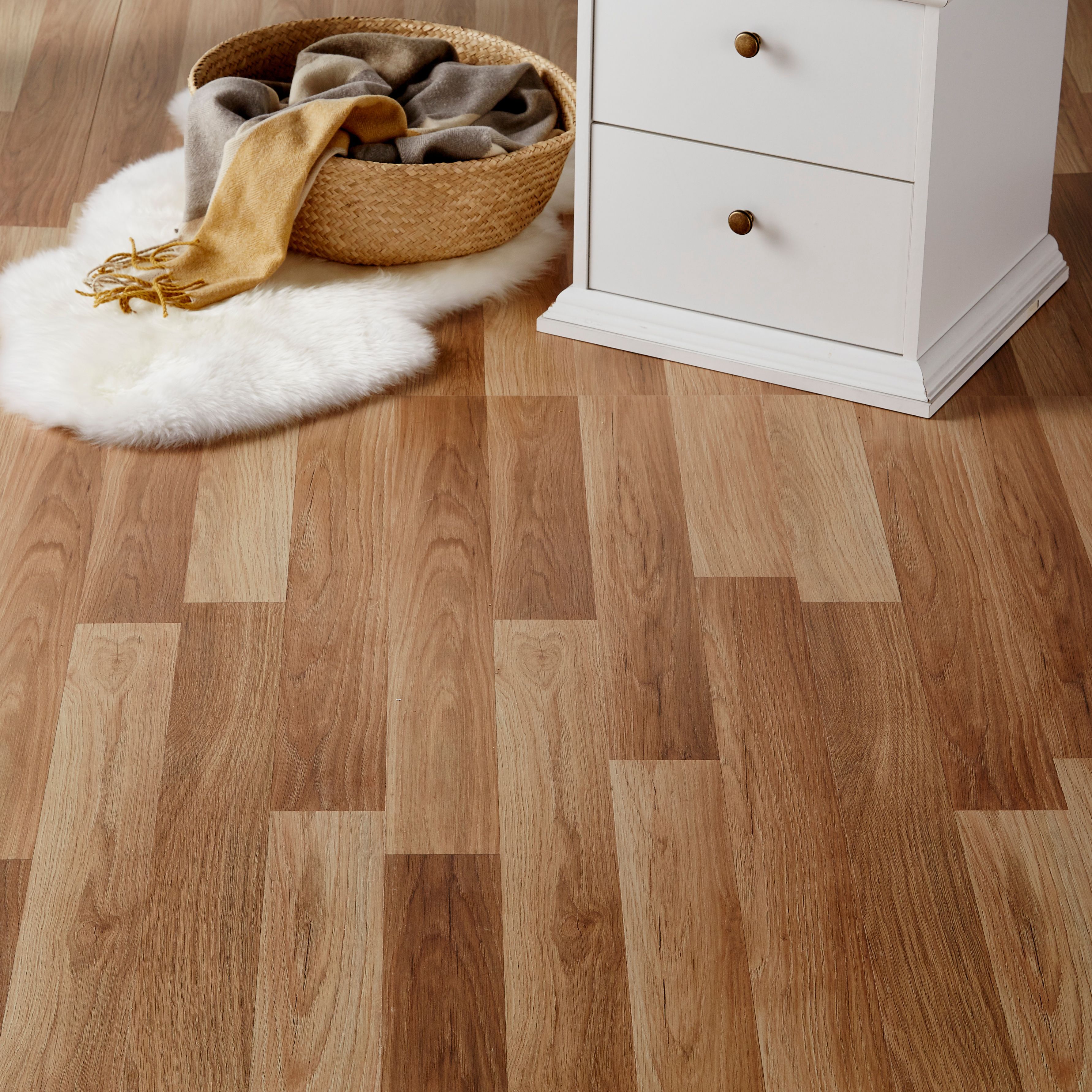 Sale floor. GOODHOME Jazy, дуб рустик. GOODHOME Ledbury natural Light Oak Effect Laminate. GOODHOME Maloux natural.