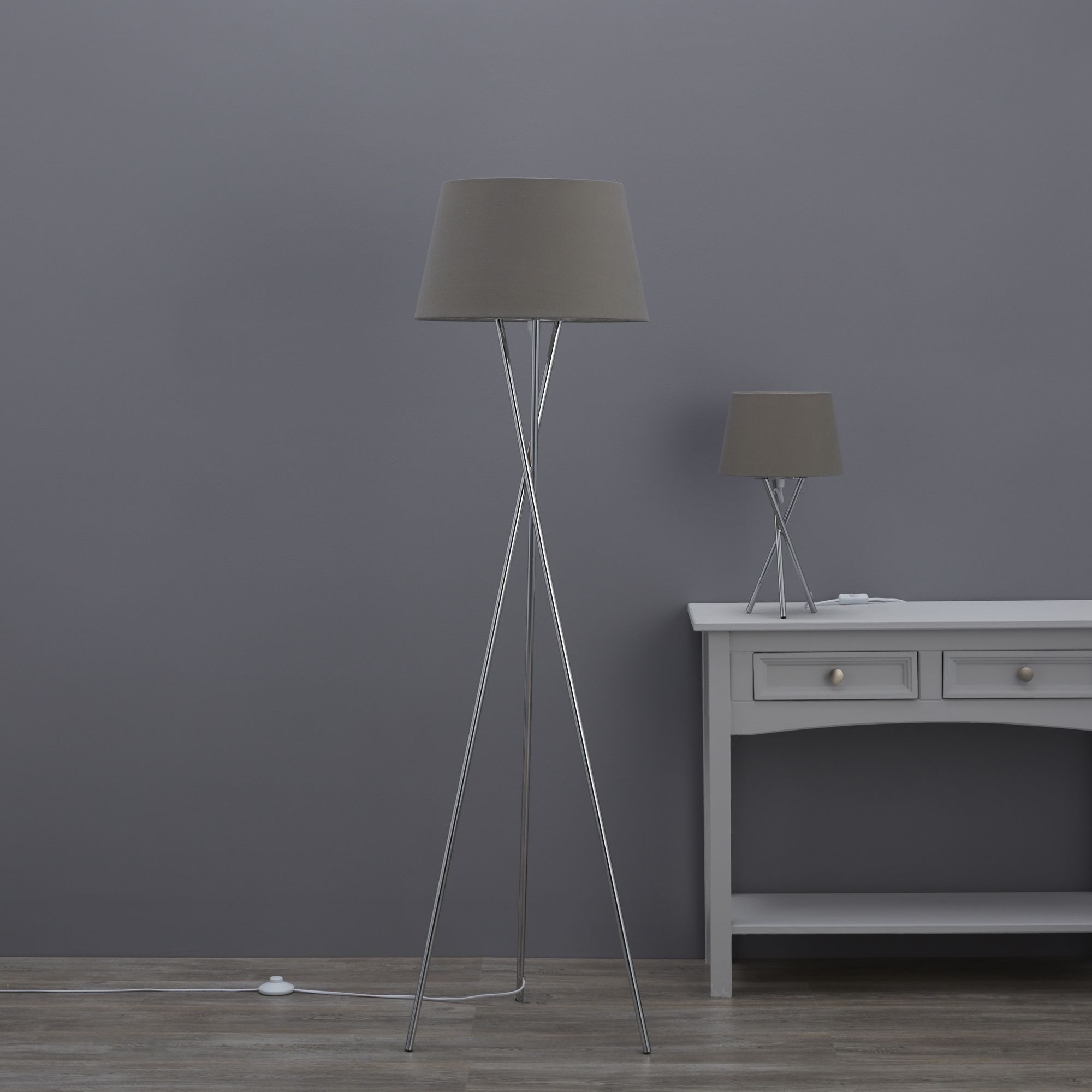 B and q floor and sales table lamps