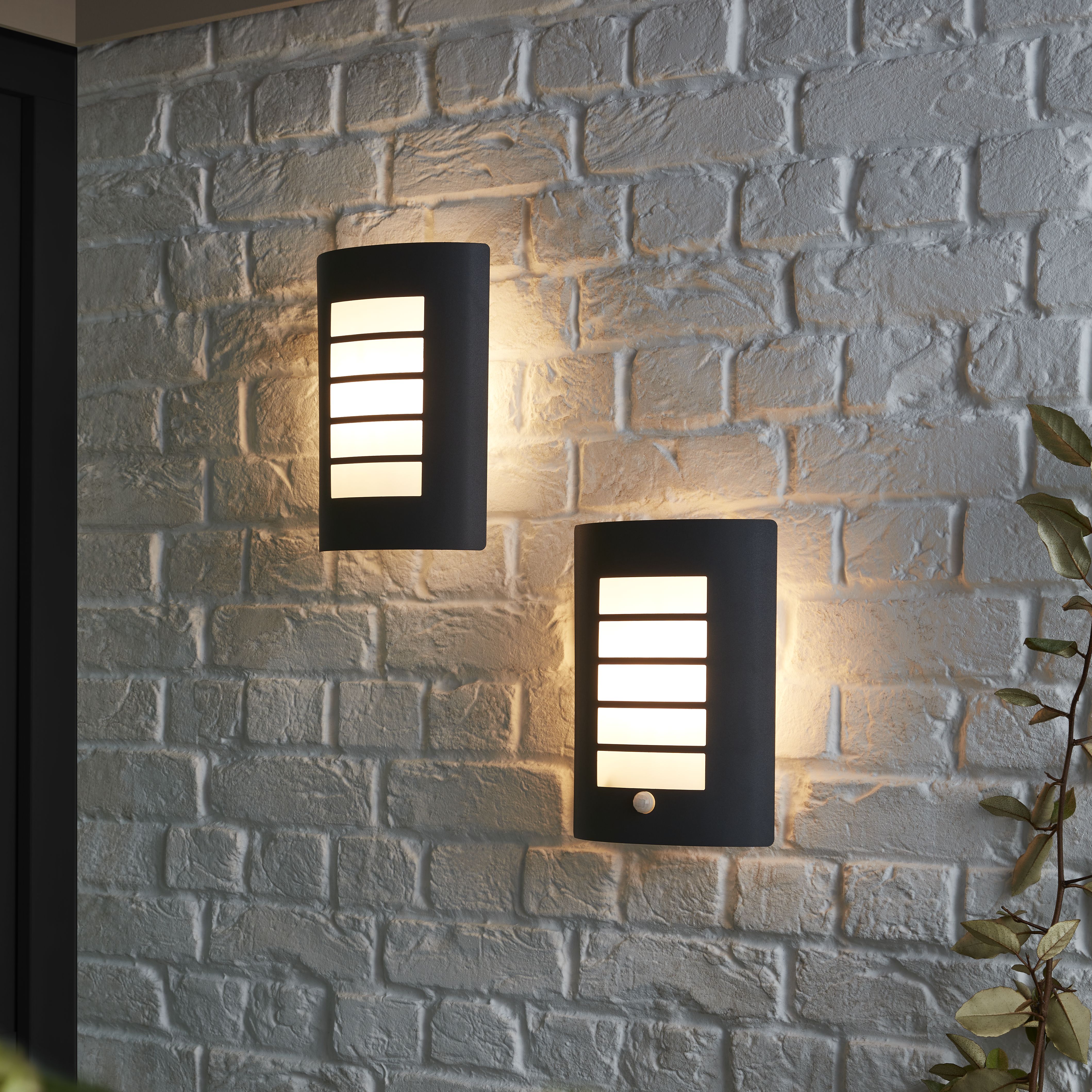 GoodHome Grandy Fixed Matt Dark Grey Mains-powered Outdoor Wall light