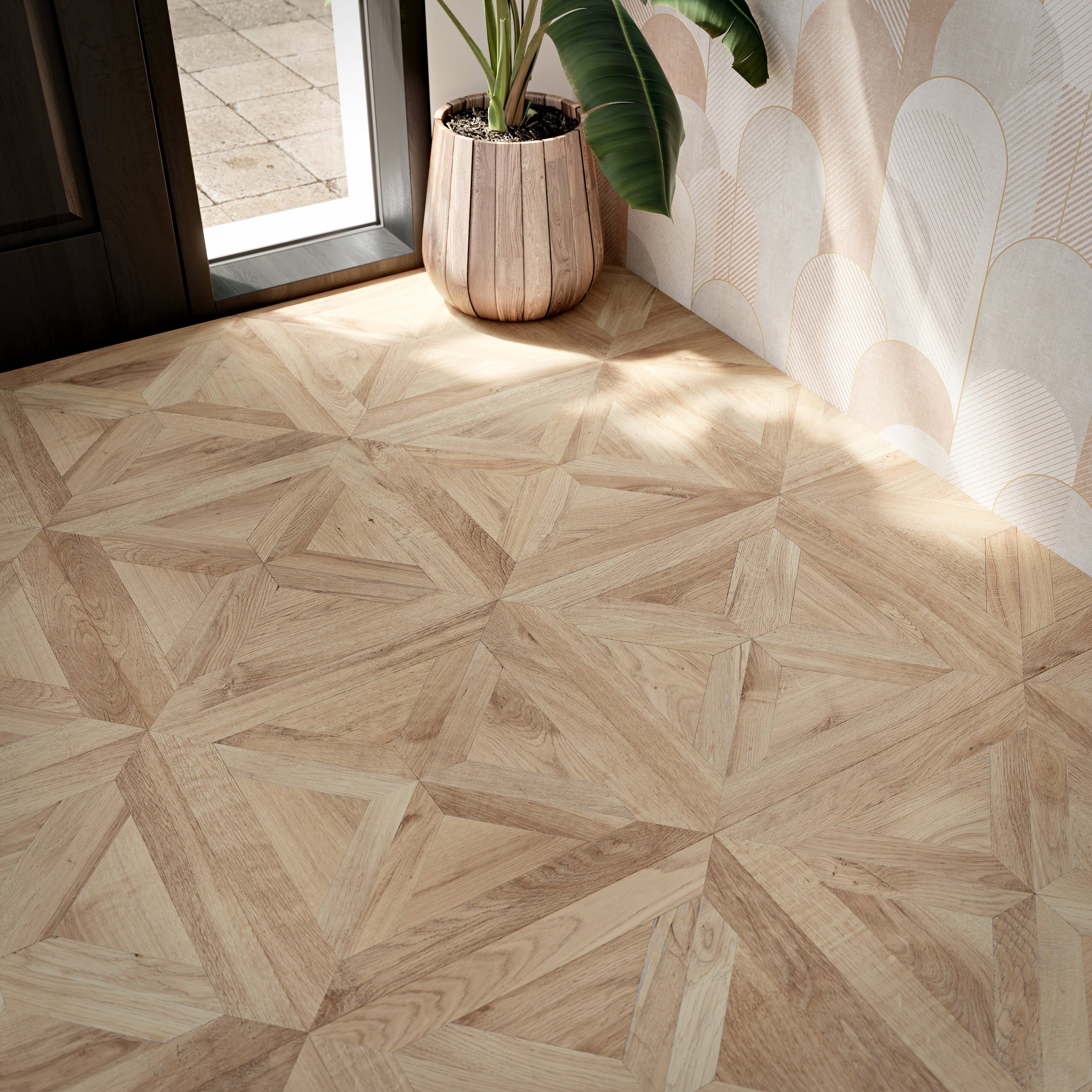 Hackney Marquetry oak effect Embossed Laminate Flooring 1.86m²