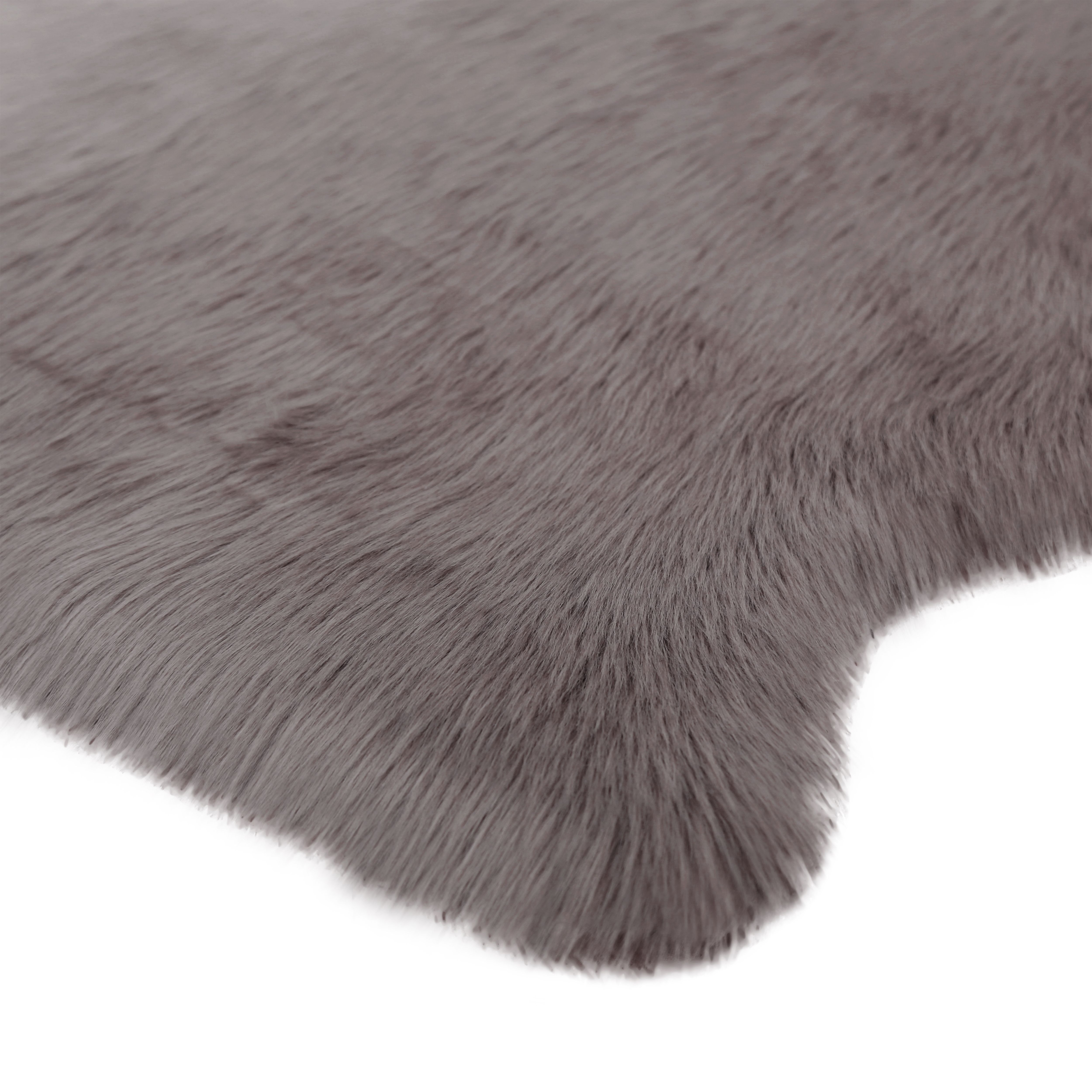 GoodHome Hegoa Doeskin Fur effect Small Rug, (L)90cm x (W)60cm