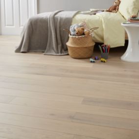 GoodHome Hotham Natural Oak Engineered Real wood top layer flooring, 1.35m²