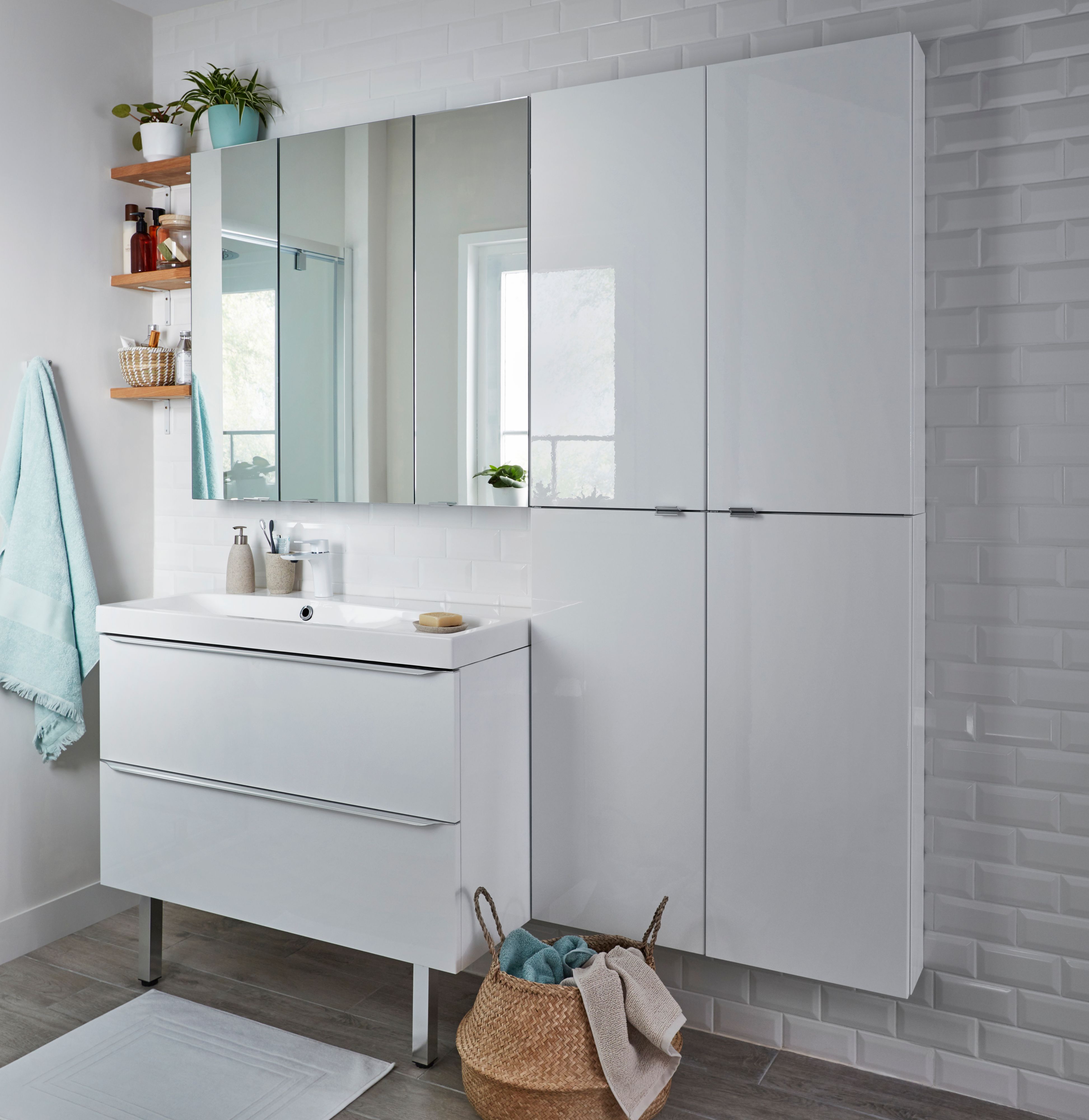 GoodHome Imandra Gloss White Wall-mounted Bathroom Vanity unit (H) 600mm (W) 1000mm