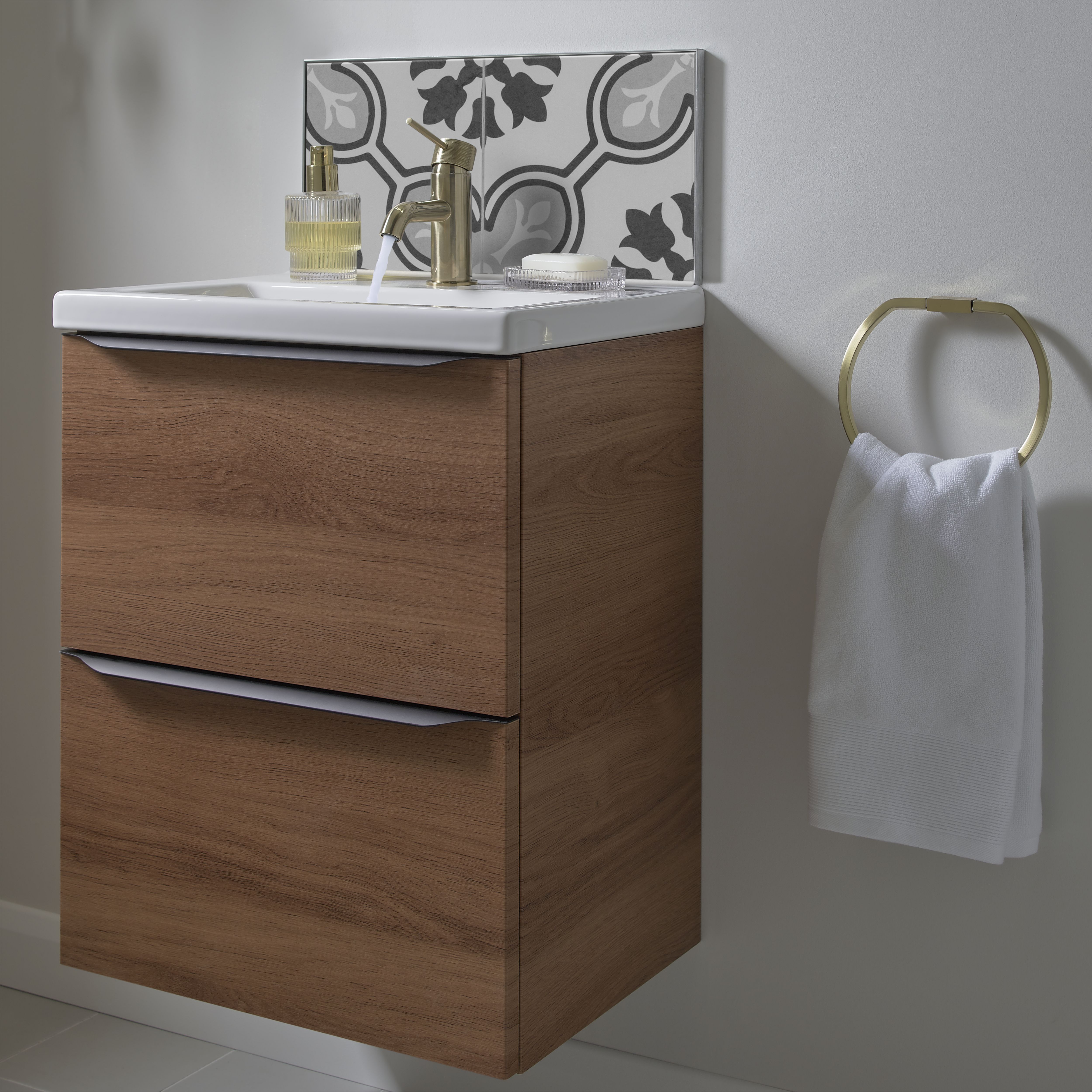 GoodHome Imandra Slimline Walnut effect Wall-mounted Bathroom Cabinet (H) 600mm (W) 500mm