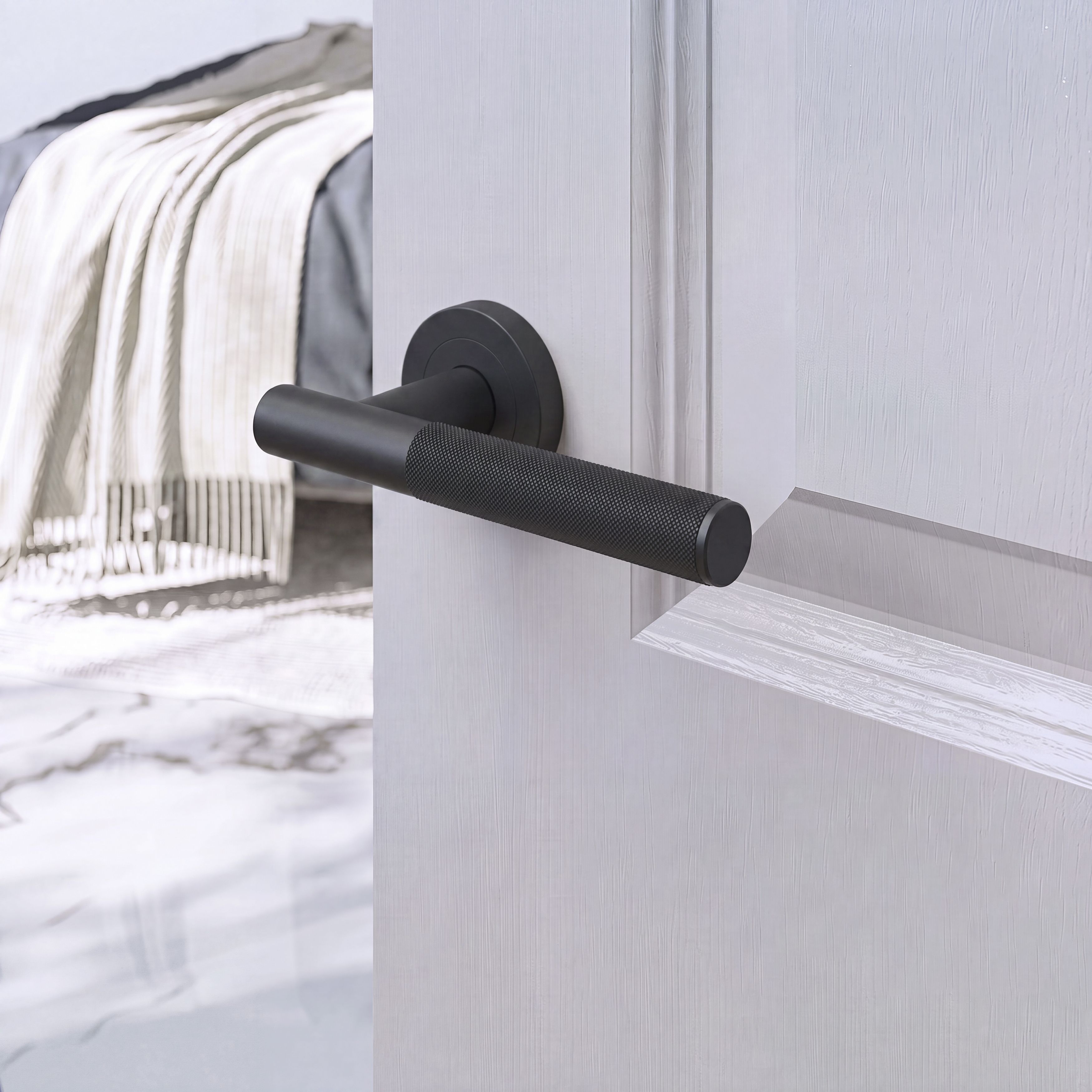 GoodHome Irus Jet Black Round Latch Door handle (L)150mm, Pair