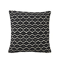 GoodHome Kisiria Chevron Black & off white Cushion (L)45cm x (W)45cm