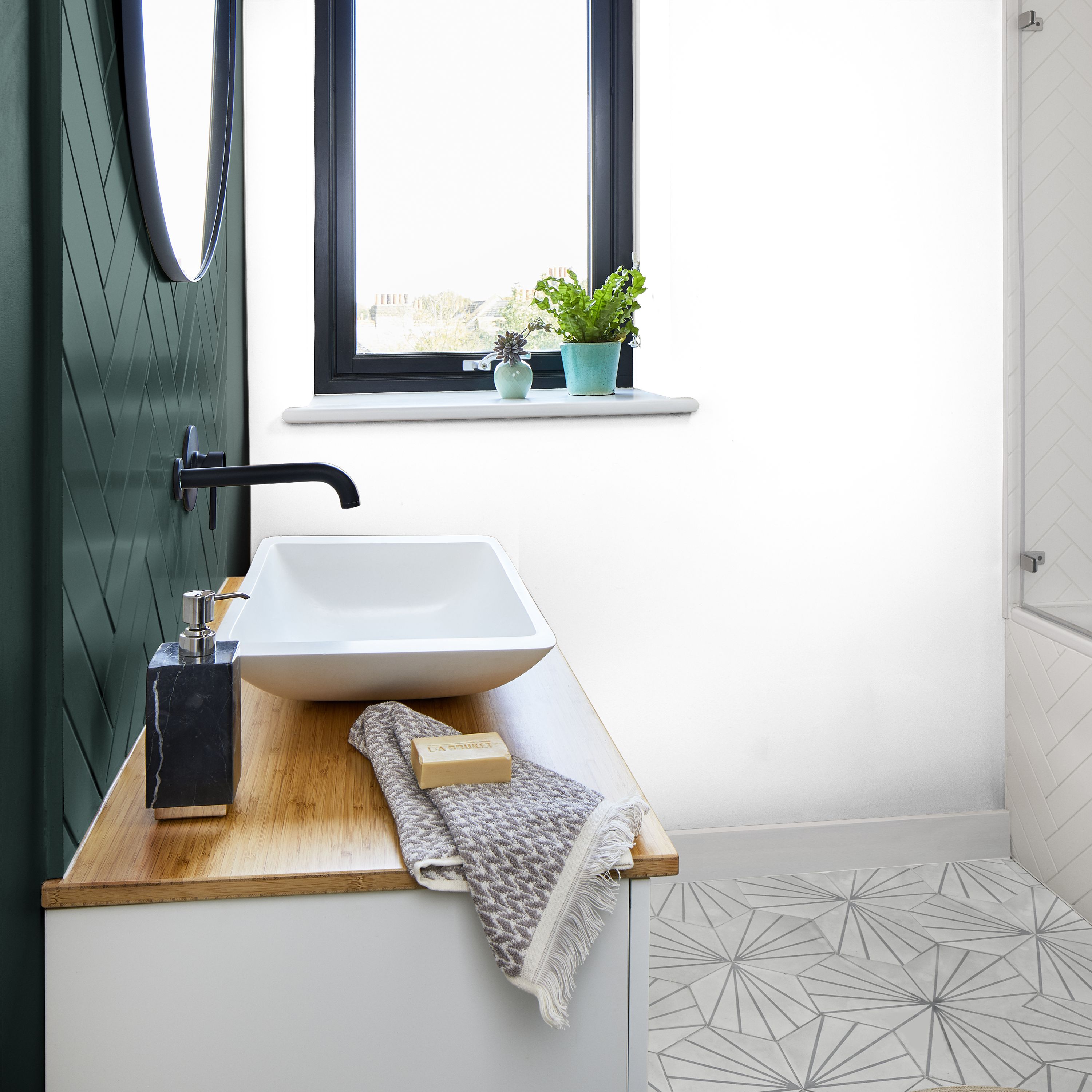 https://media.diy.com/is/image/Kingfisher/goodhome-kitchen-bathroom-interior-wall-ceiling-soft-sheen-emulsion-base-a-2-5l-sun-sparkle-x70r141a~5059340345468_01i_bq?$MOB_PREV$&$width=600&$height=600&fmt=PNG-ALPHA&bgcolor=FFEAB1