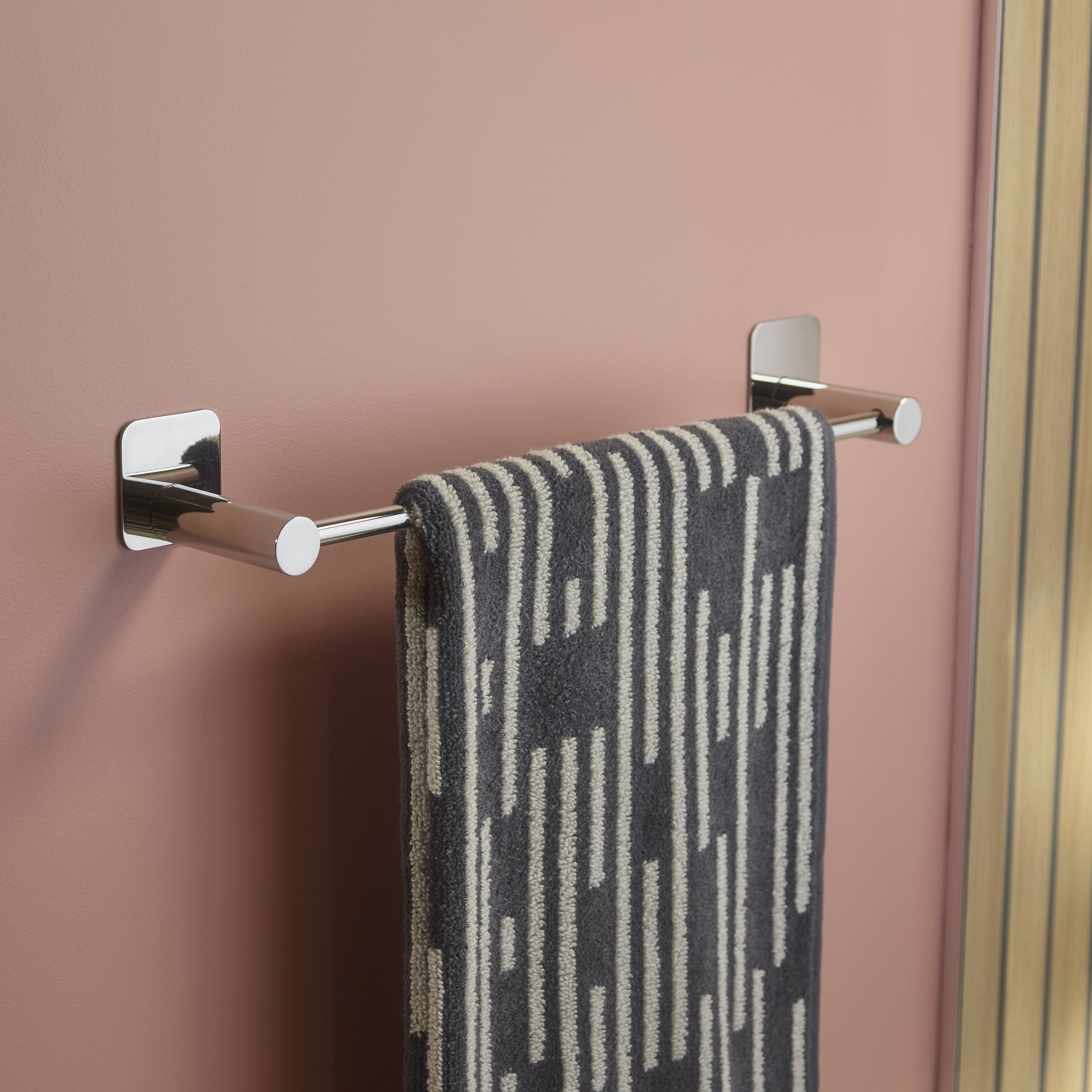 GoodHome Koros Silver effect Steel Wall-mounted Towel rail (W)42.3cm