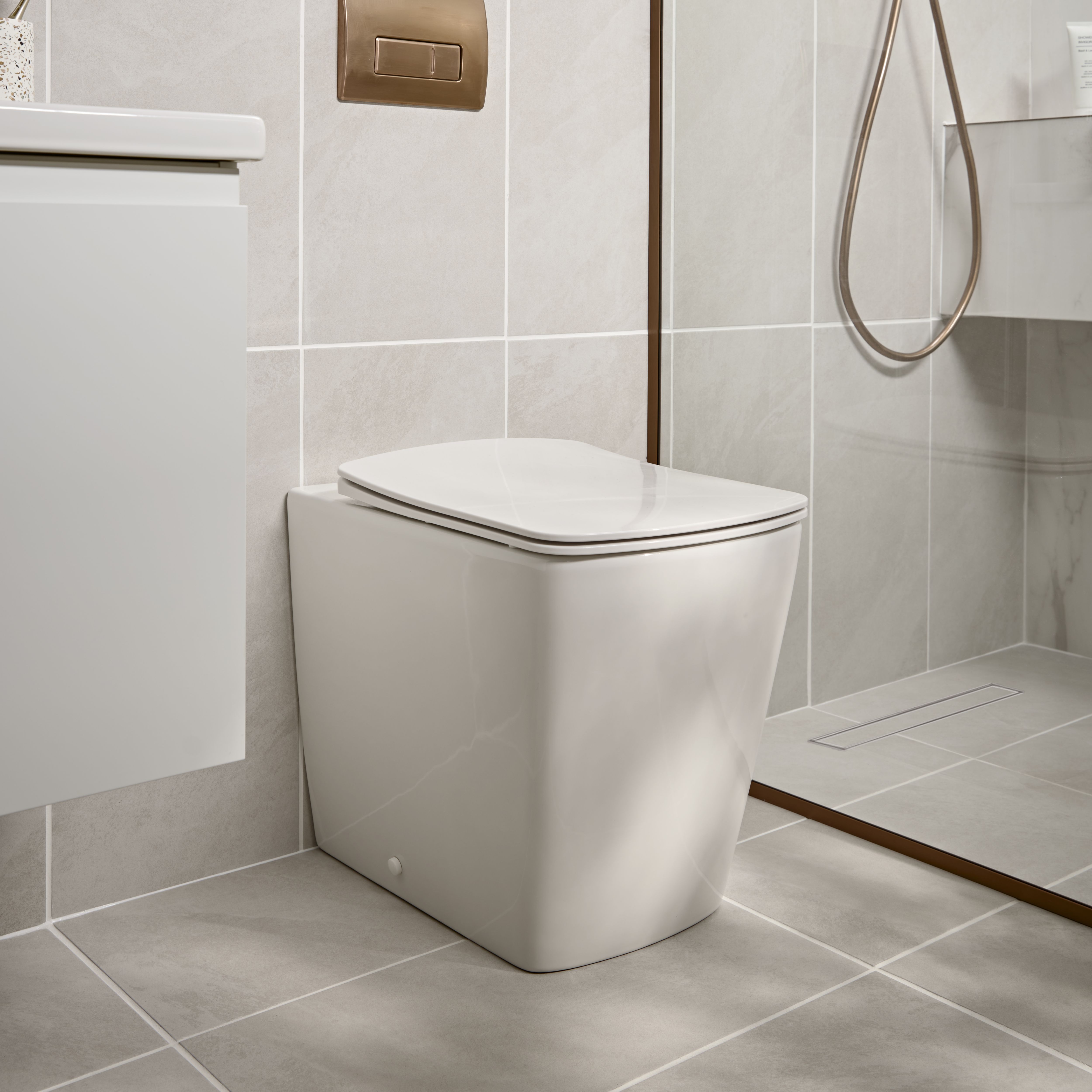 GoodHome Levanna White Rimless Back to wall Square Toilet pan with Soft close seat