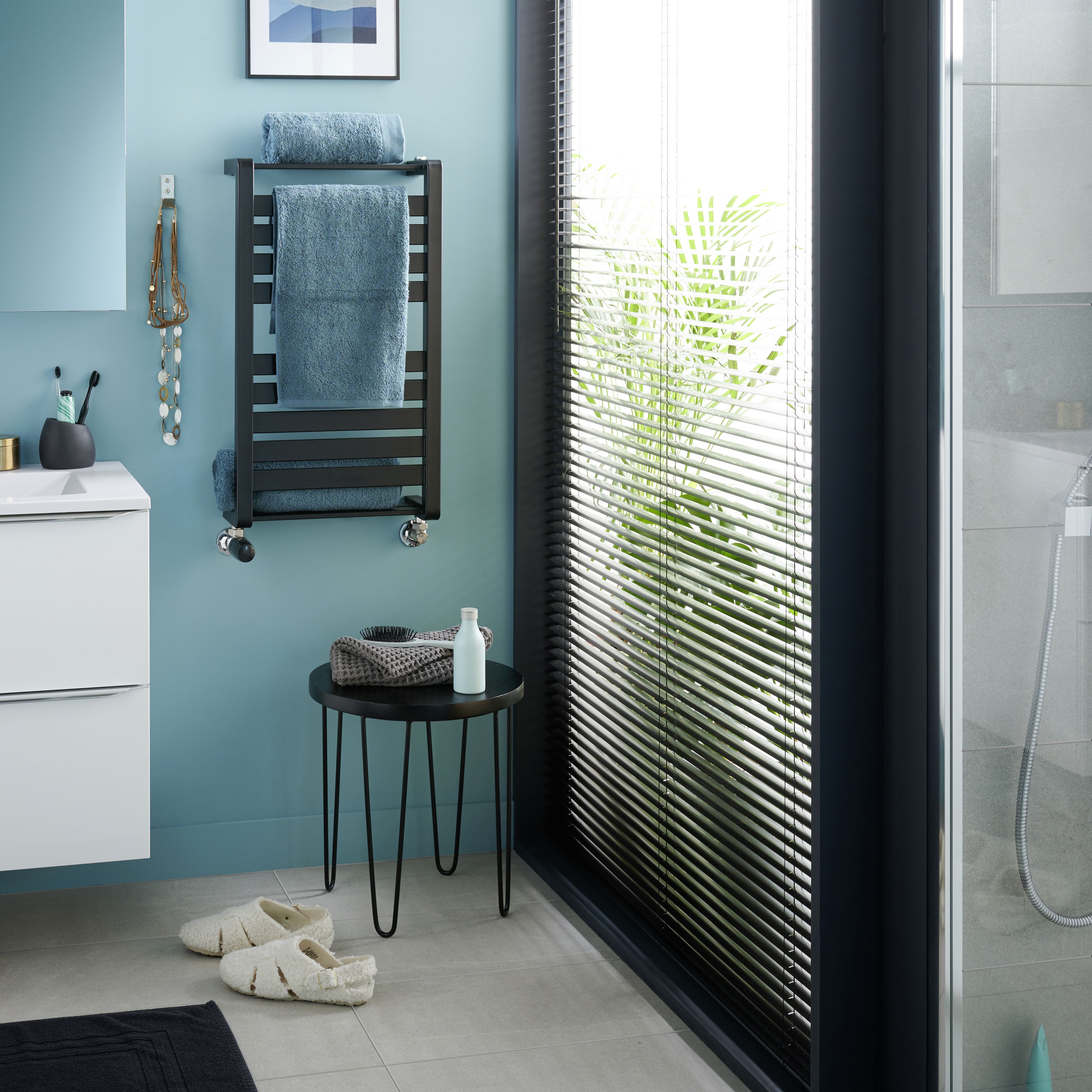 GoodHome Loreto Anthracite 1174BTU Vertical Towel radiator (W)400mm x (H)700mm