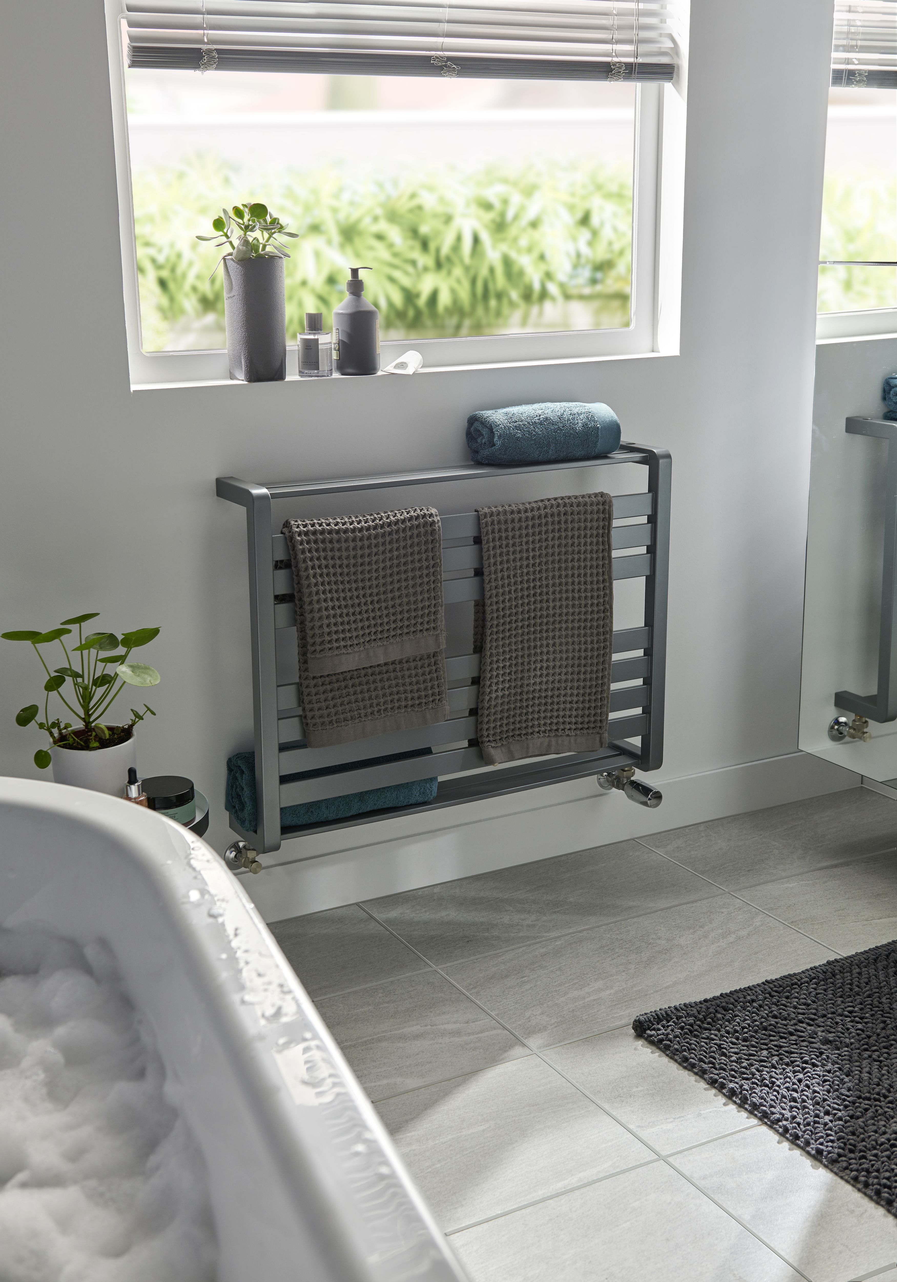 GoodHome Loreto Grey Flat Towel warmer (W)800mm x (H)600mm