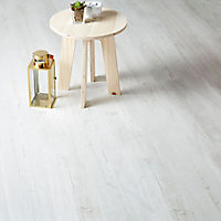 GoodHome Macquarie White Pine effect Laminate Flooring, 2.467m² Pack of 10