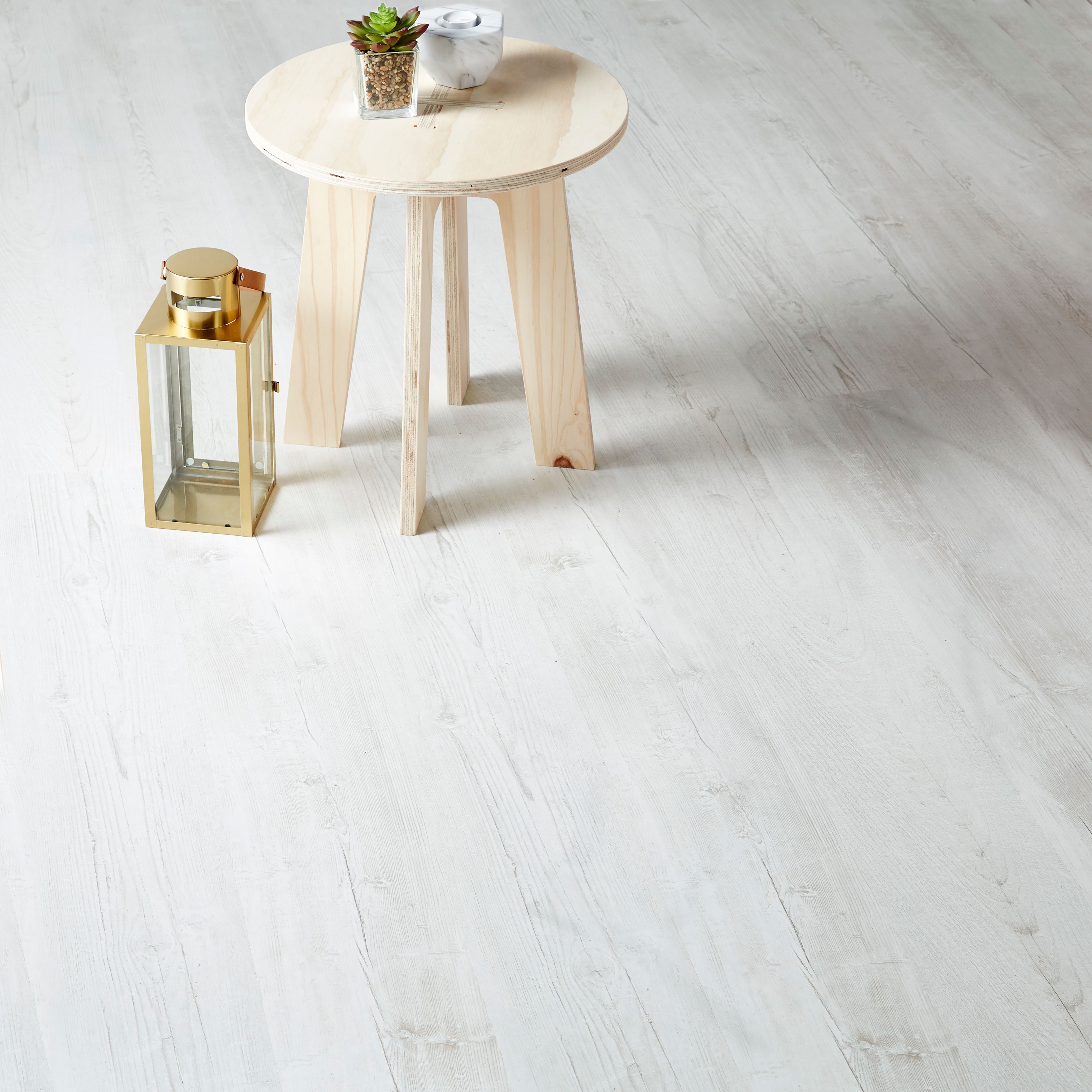 Goodhome Macquarie White Pine Effect Laminate Flooring 2 467m Pack Diy At B Q