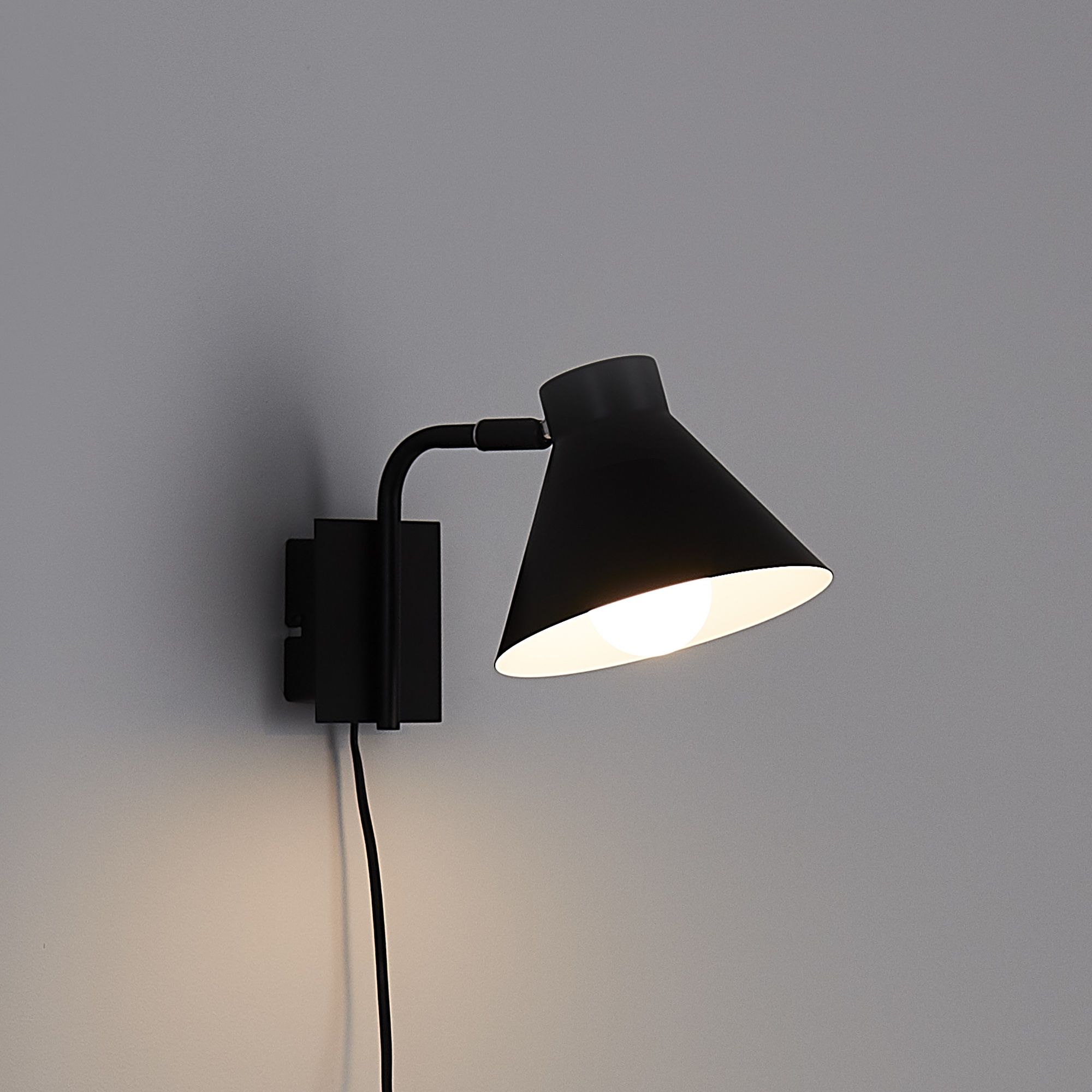 Black wall store lights plug in