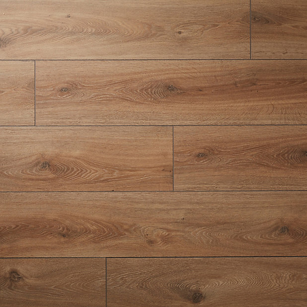 Goodhome Neston Natural Oak Effect, 10mm Laminate Flooring B Q