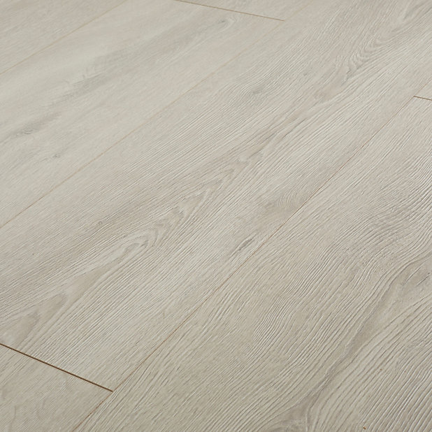 Goodhome Newlyn Grey Oak Effect, 10mm Laminate Flooring B Q