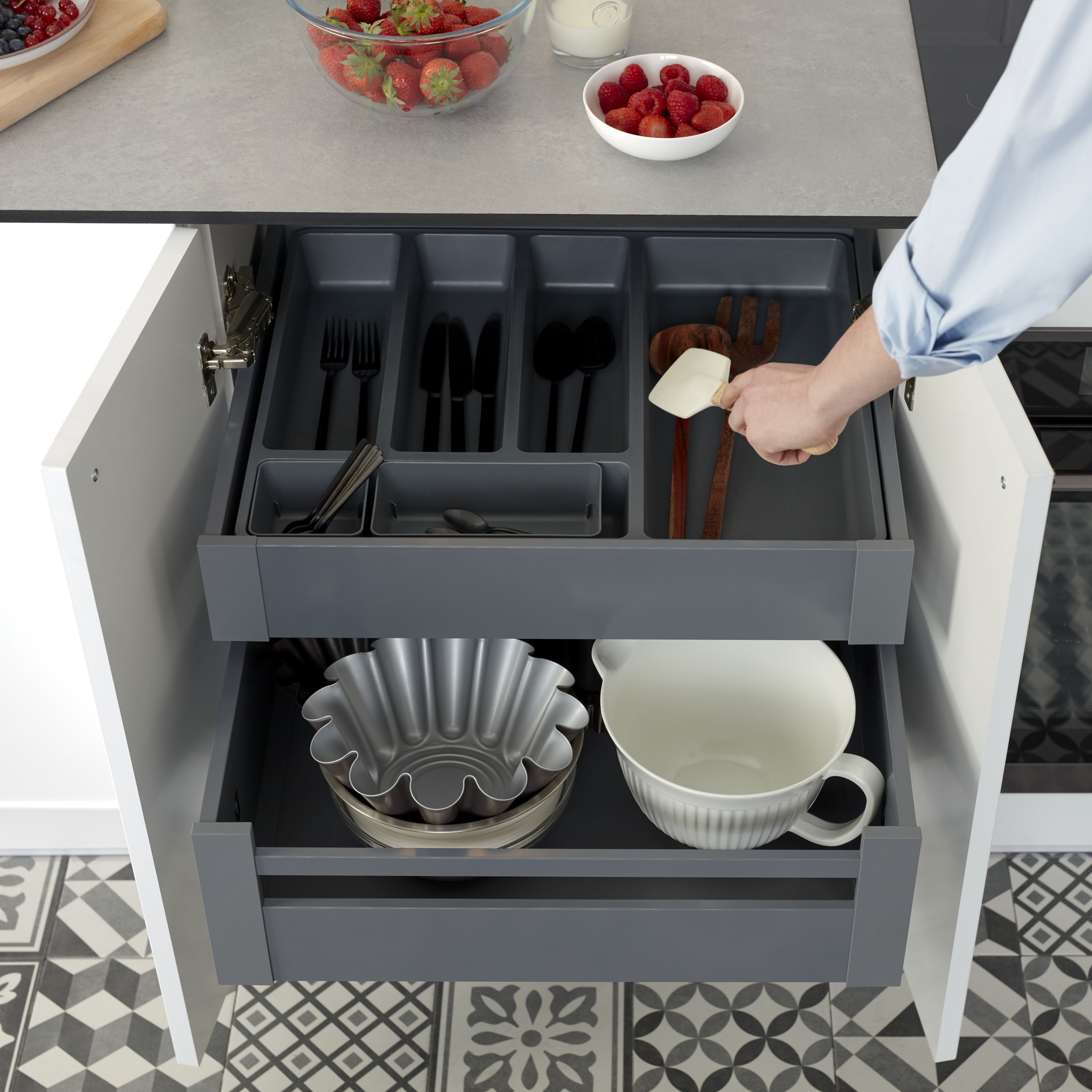 GoodHome Nitaki Anthracite ABS plastic Cutlery tray, (H)550mm (W)90mm