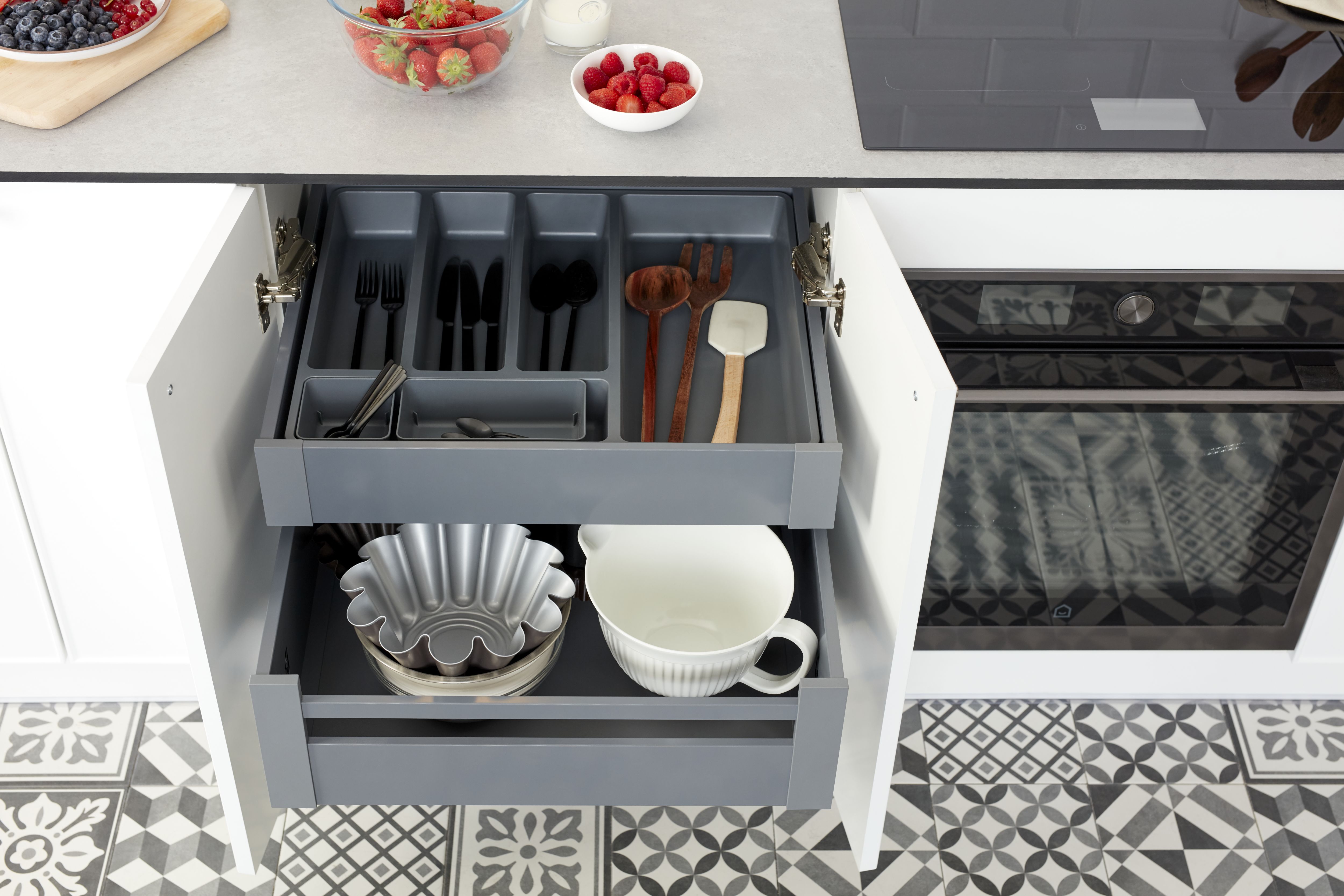 GoodHome Nitaki Anthracite ABS plastic Cutlery tray, (H)550mm (W)90mm