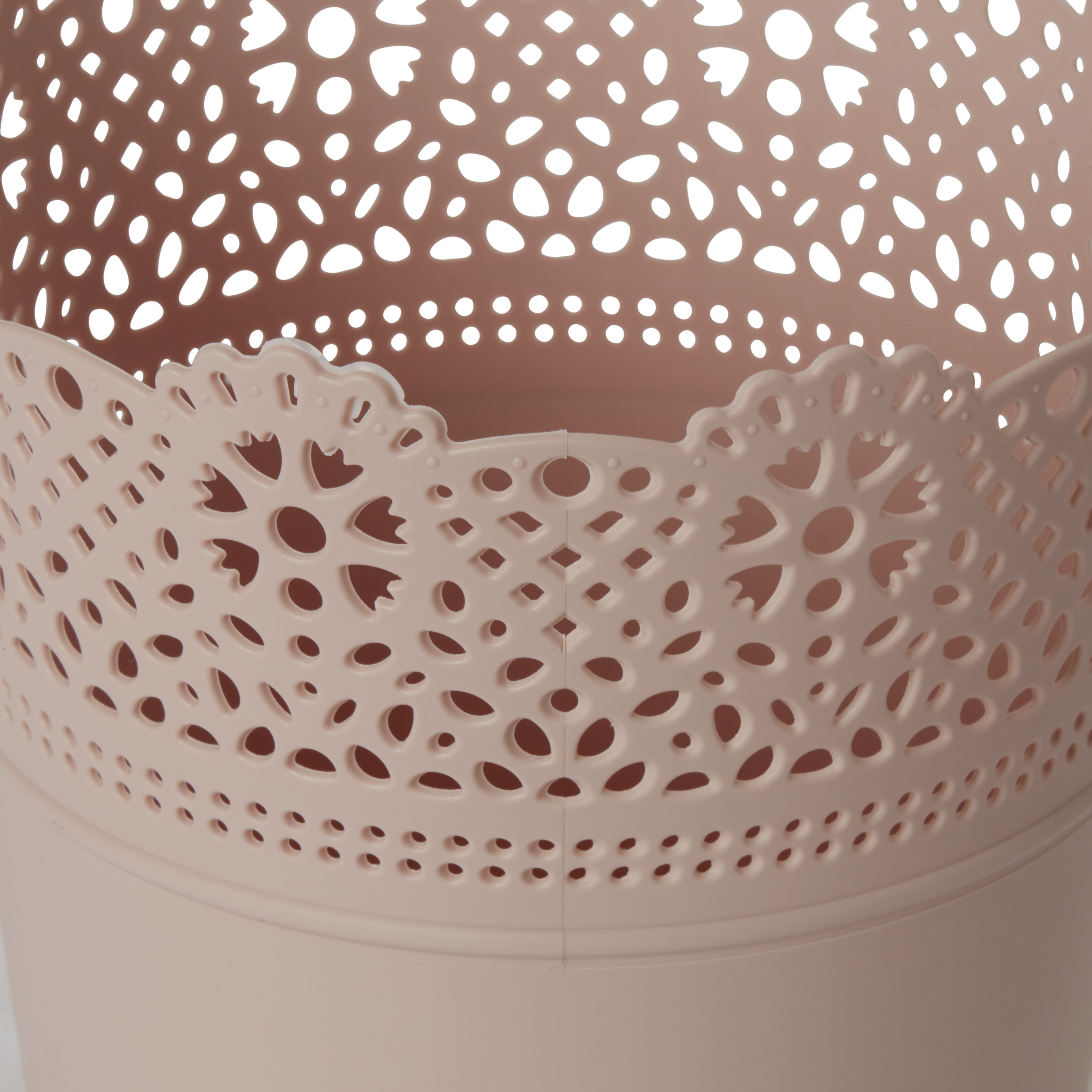 GoodHome Peach whip Pink Lace Plastic Plant pot (Dia) 13.7cm, (H)15.5cm, 1.5L