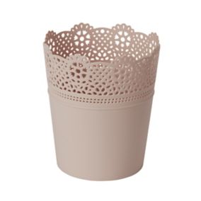 GoodHome Peach whip Plastic Lace Circular Plant pot (Dia) 13.7cm, (H)15.5cm, 1.5L