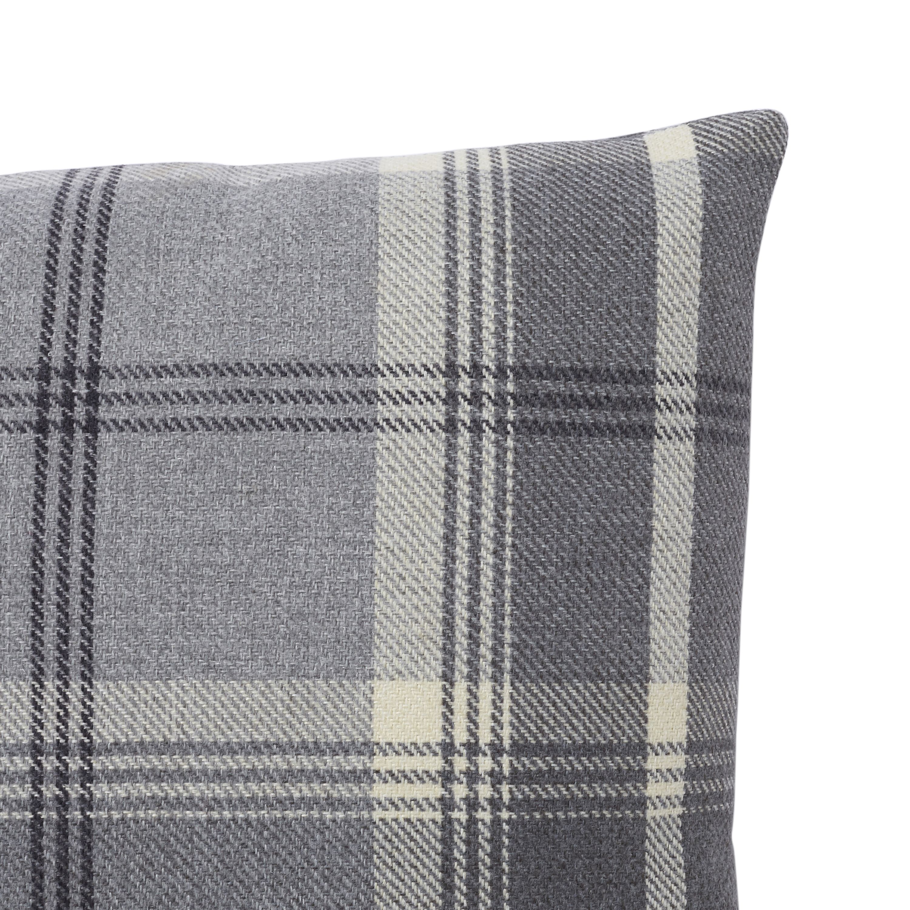 B&q cushions outlet and throws