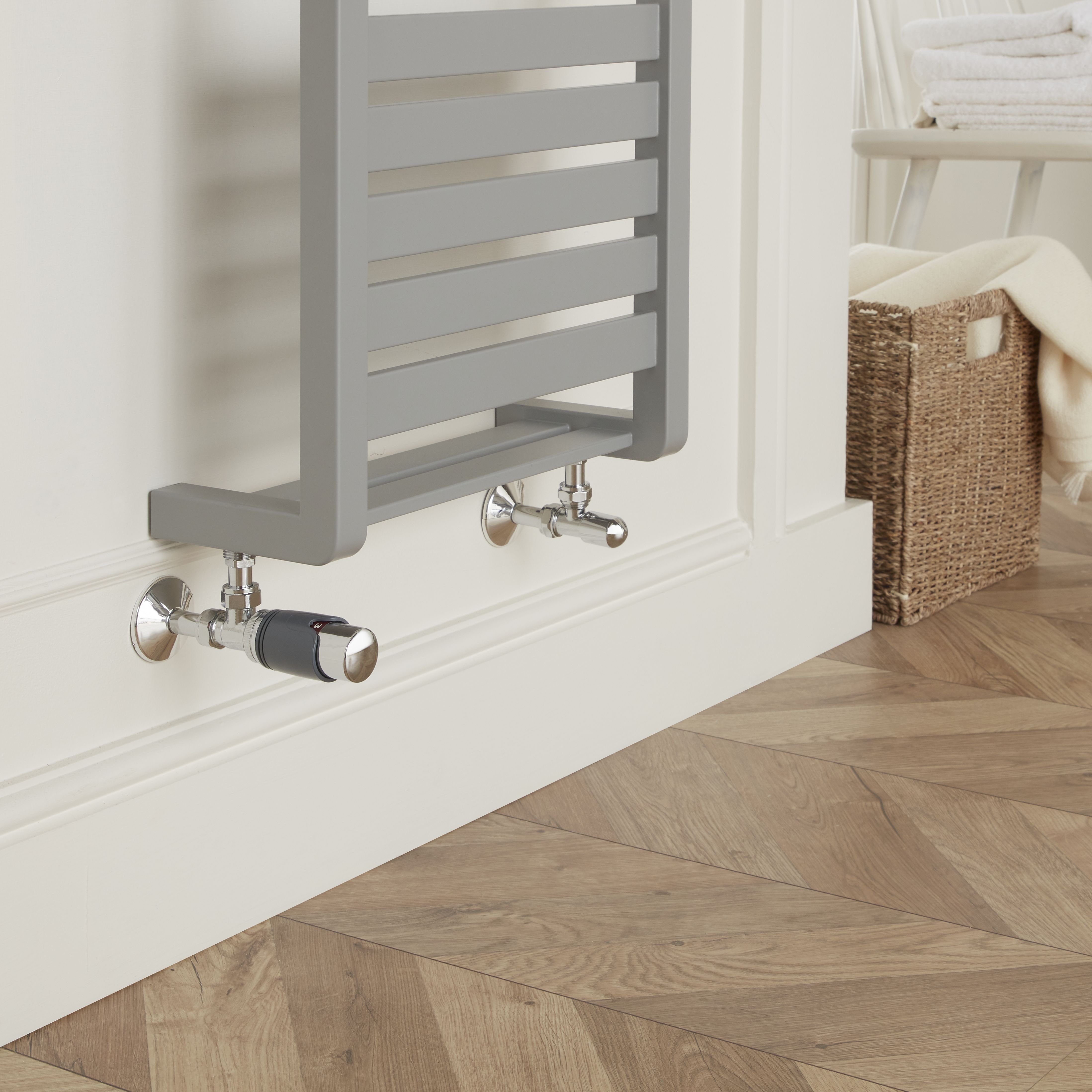 GoodHome Polished Anthracite Angled Radiator valve & lockshield (Dia ...
