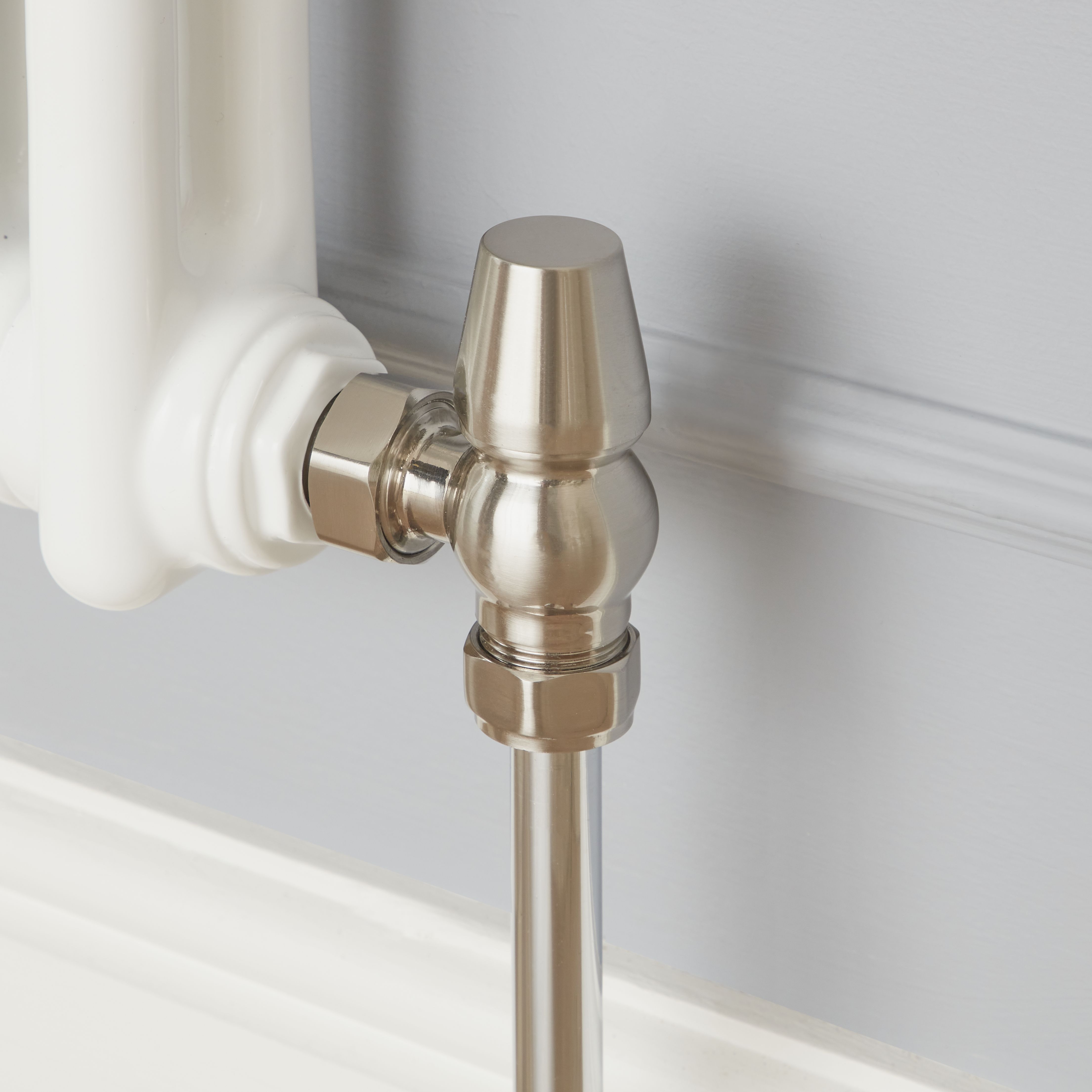 GoodHome Polished Anthracite Traditional Angled Radiator valve ...