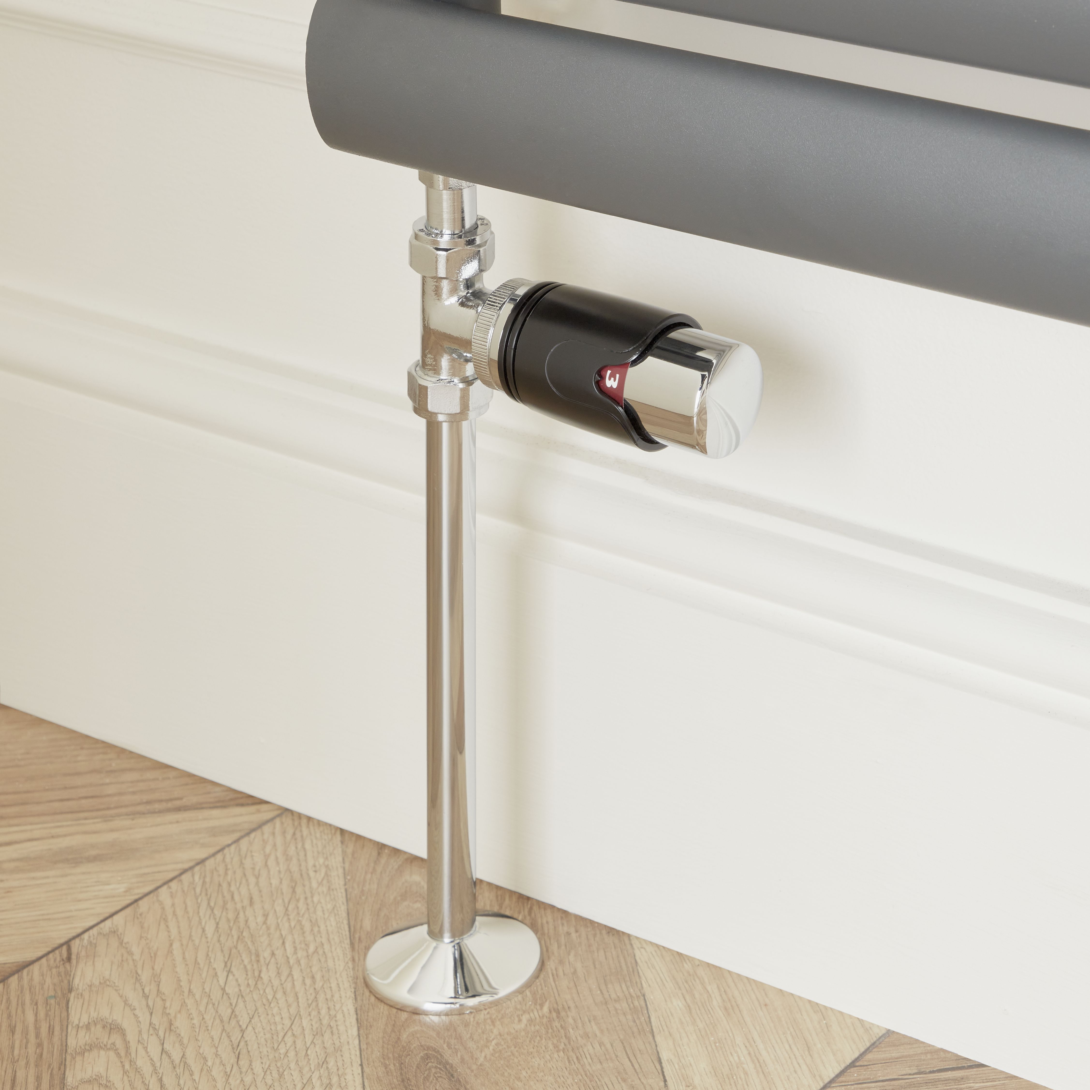 GoodHome Polished Black Chrome-plated Straight Thermostatic Radiator valve & lockshield (Dia)15mm x ½"