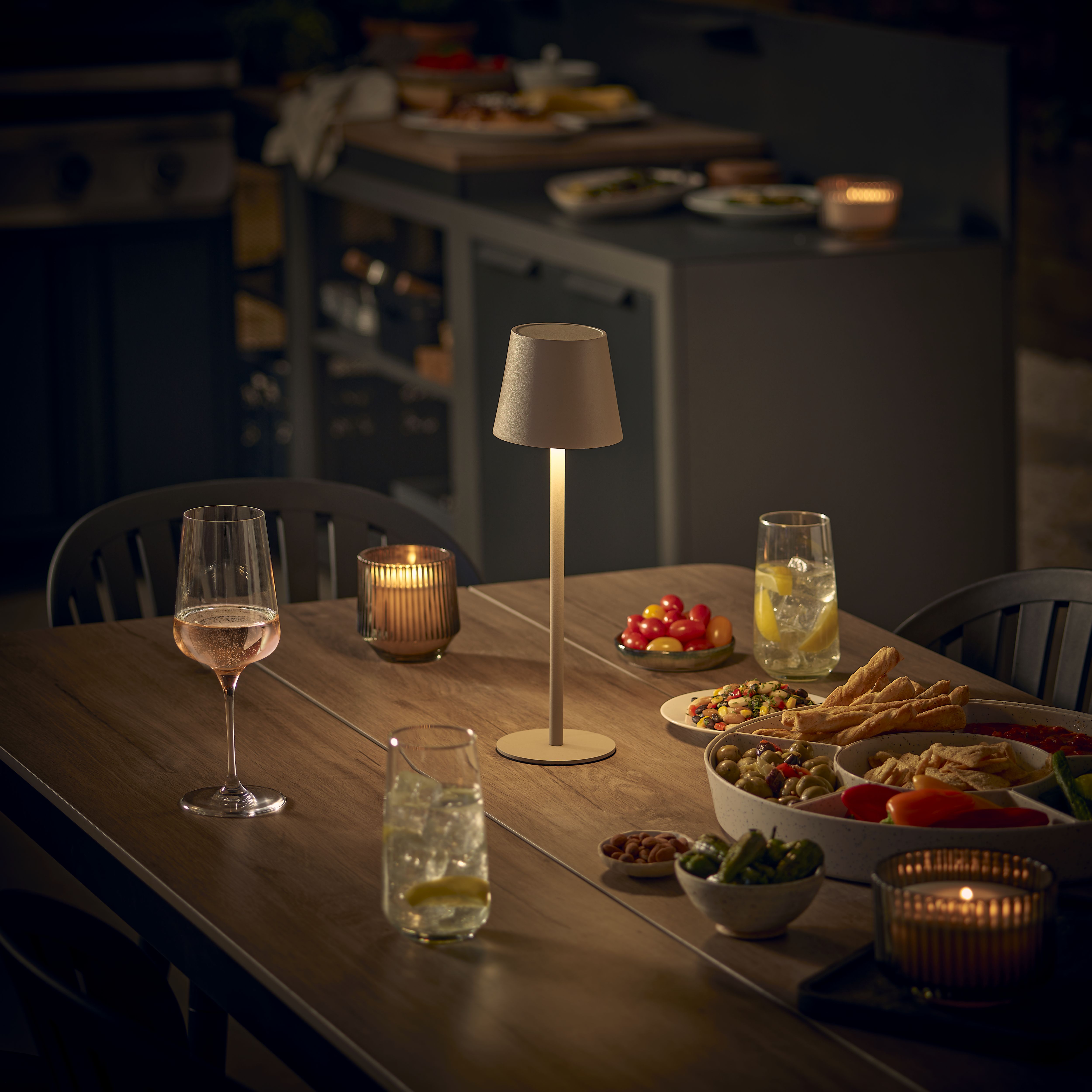 GoodHome Quelea Matt Green Rechargeable Integrated LED Table lamp