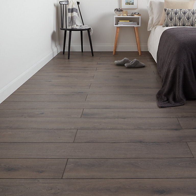 Goodhome Strood Grey Oak Effect, Bedroom Laminate Flooring B Q