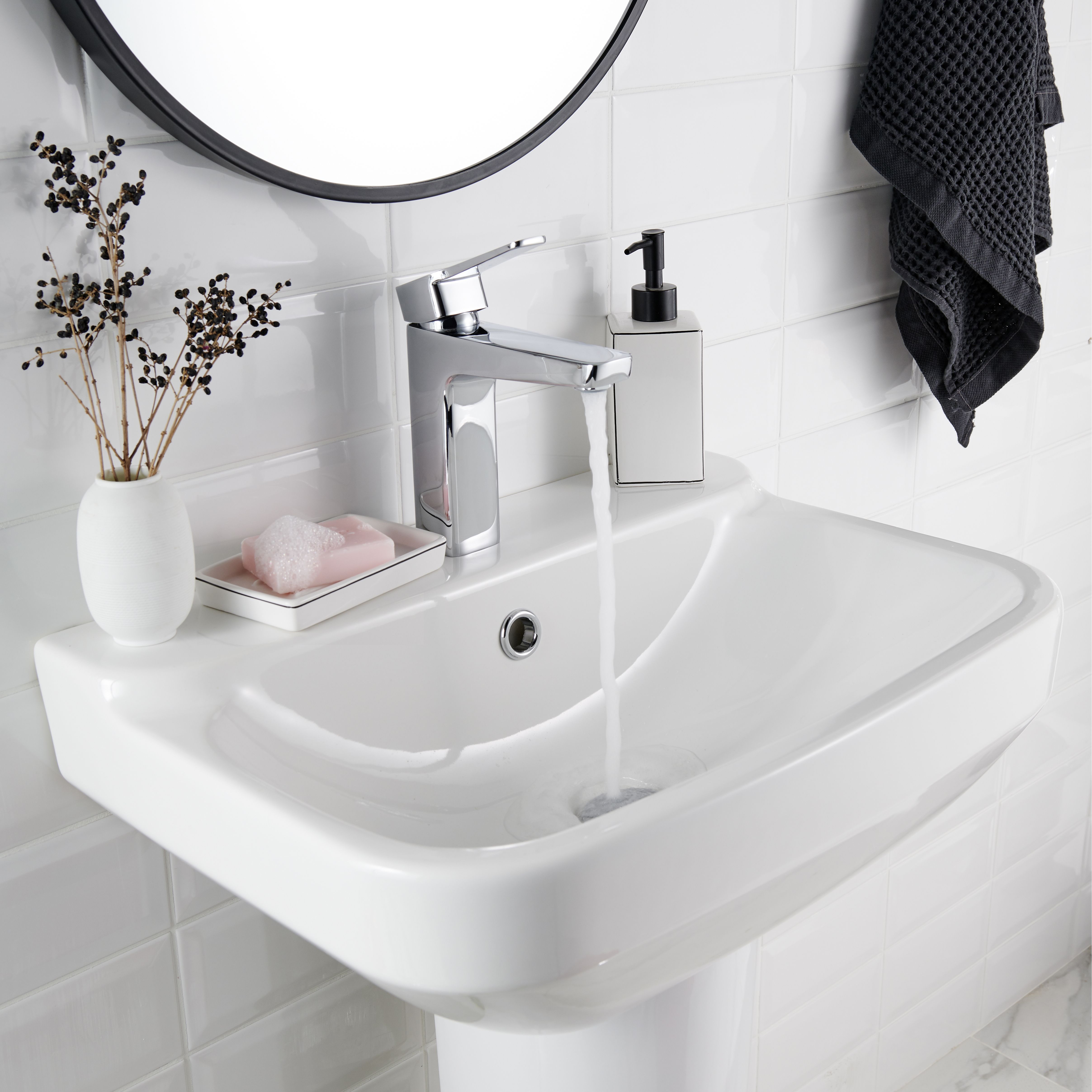 GoodHome Teesta Gloss White Oval Full pedestal 1 tap hole Basin (H)85.7cm (W)56cm