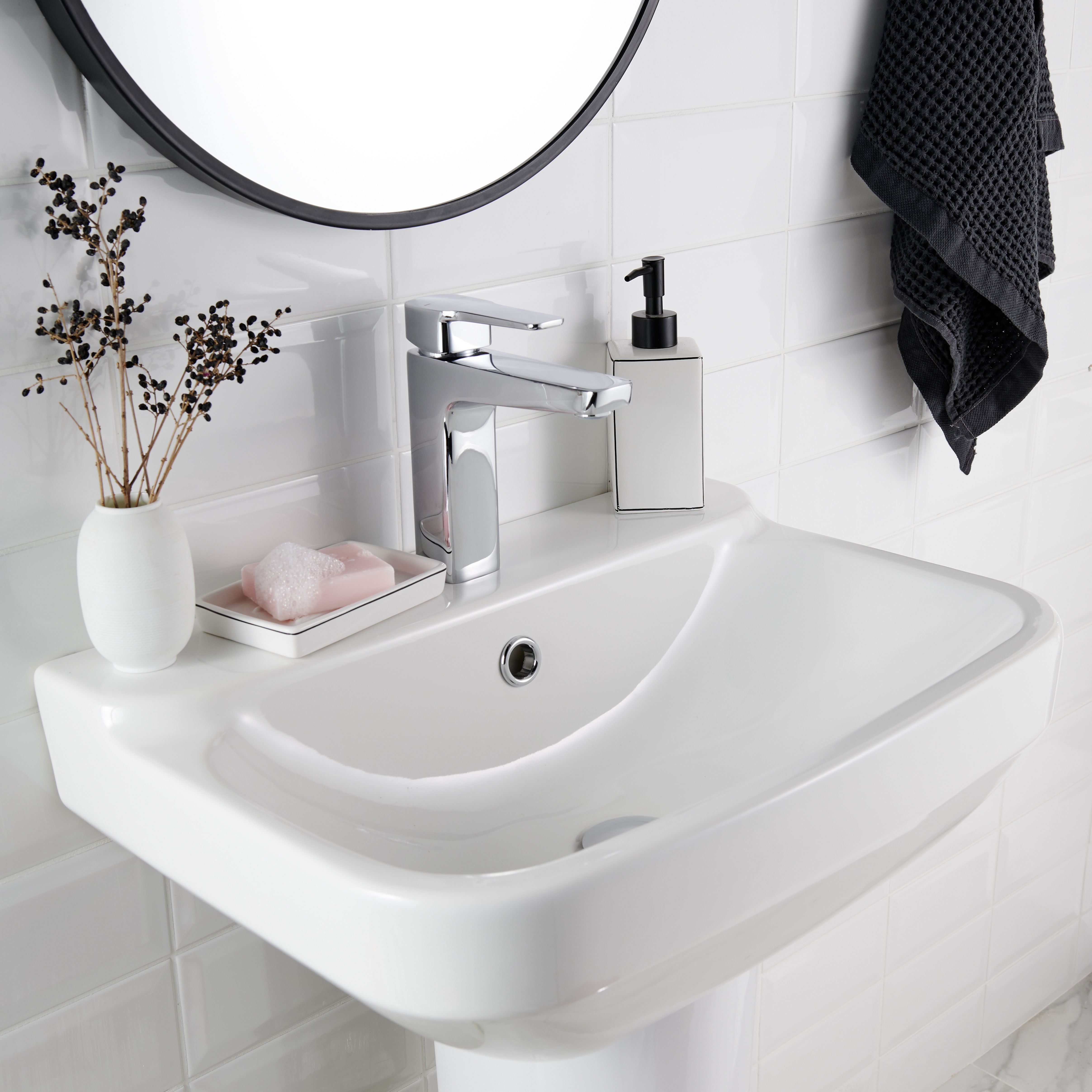 GoodHome Teesta Gloss White Oval Full pedestal 1 tap hole Basin (H)85.7cm (W)56cm