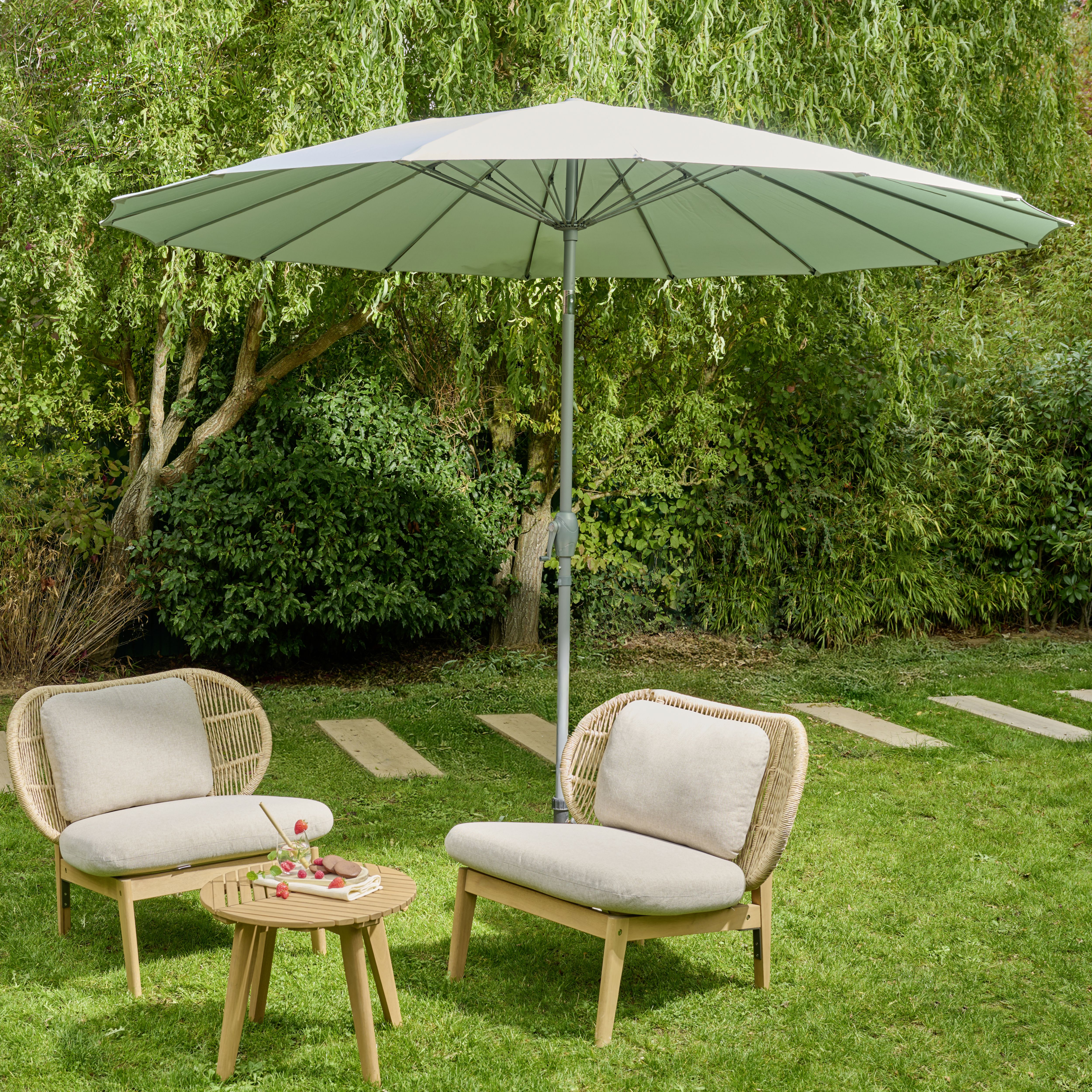 b&q patio umbrella 46 lbs Base with Wheels, Black Create a comfortable SAFAVIEH Outdoor Patio Furniture Panza