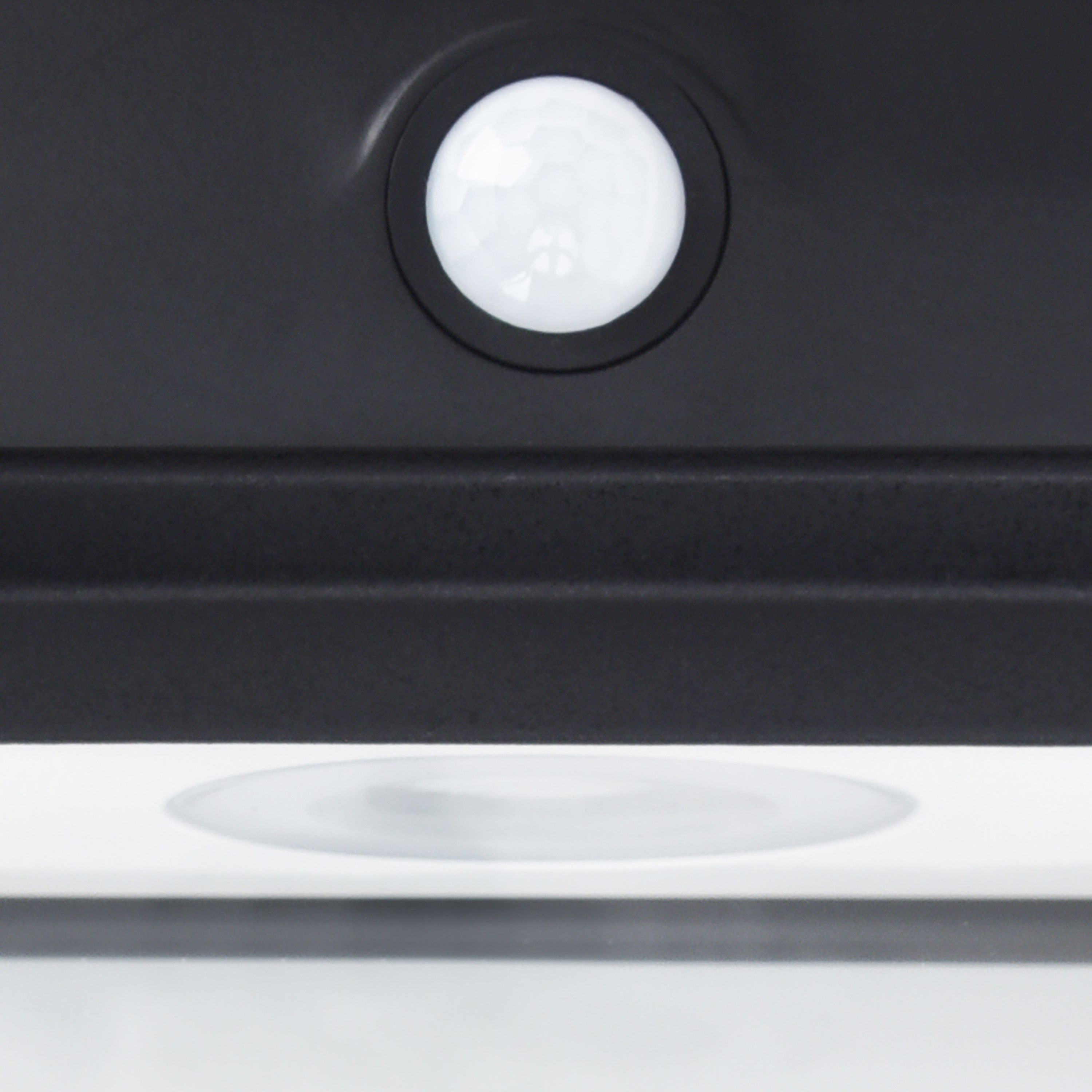 GoodHome Tomman Non-adjustable Black Solar-powered Integrated LED PIR With motion sensor Outdoor Wall light