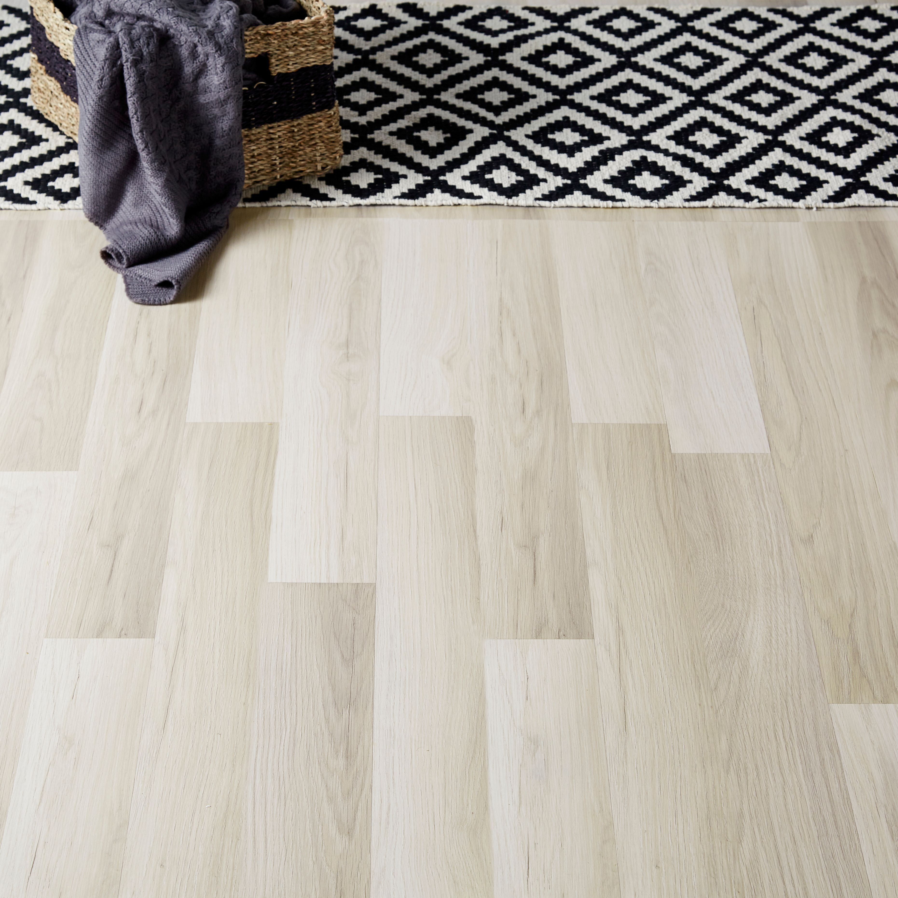 GoodHome Townsville Grey Oak effect Laminate Flooring, 2.467m² Pack of 10 DIY at B&Q