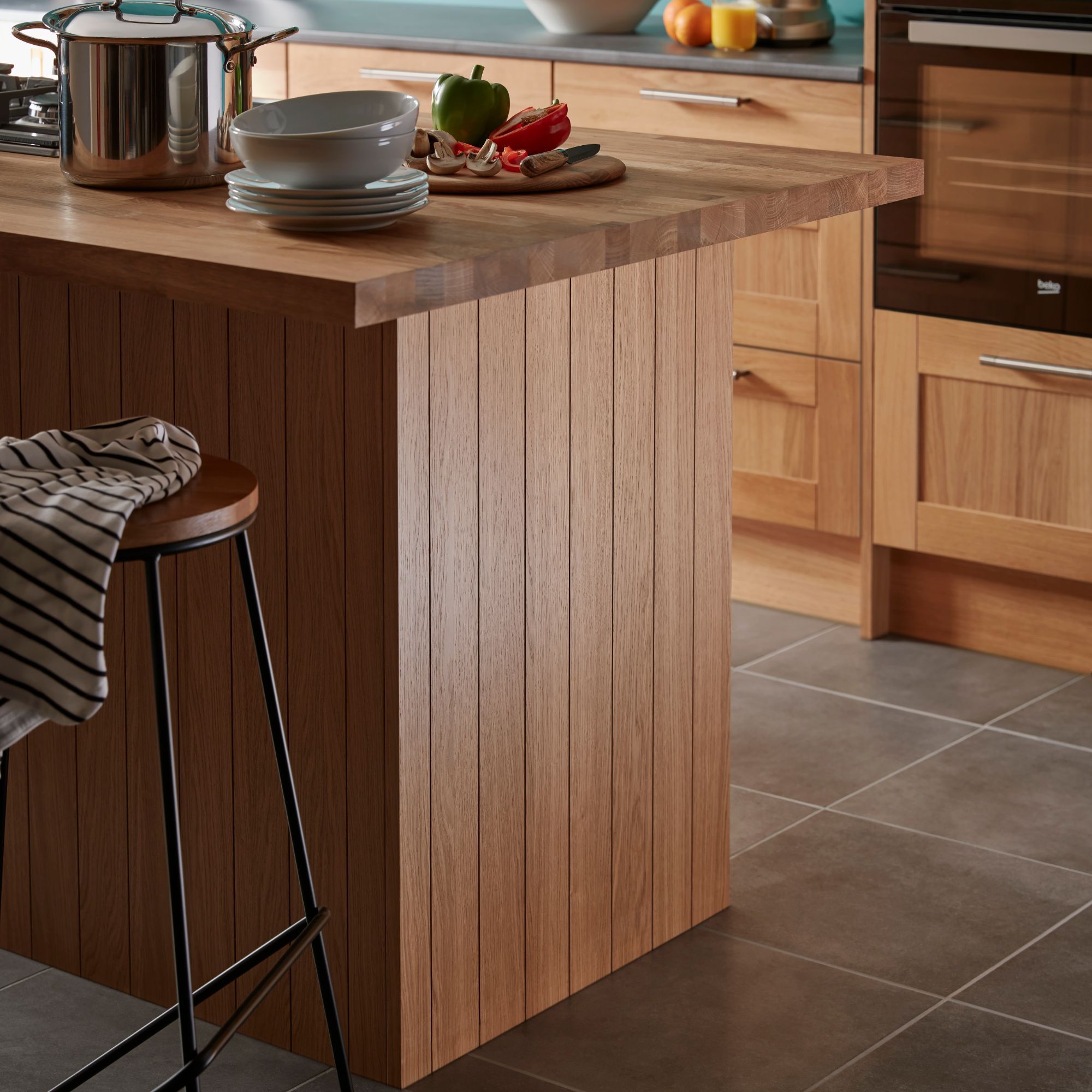 GoodHome Verbena Natural oak shaker Standard Base Clad on base panel (H)900mm (W)610mm - 6